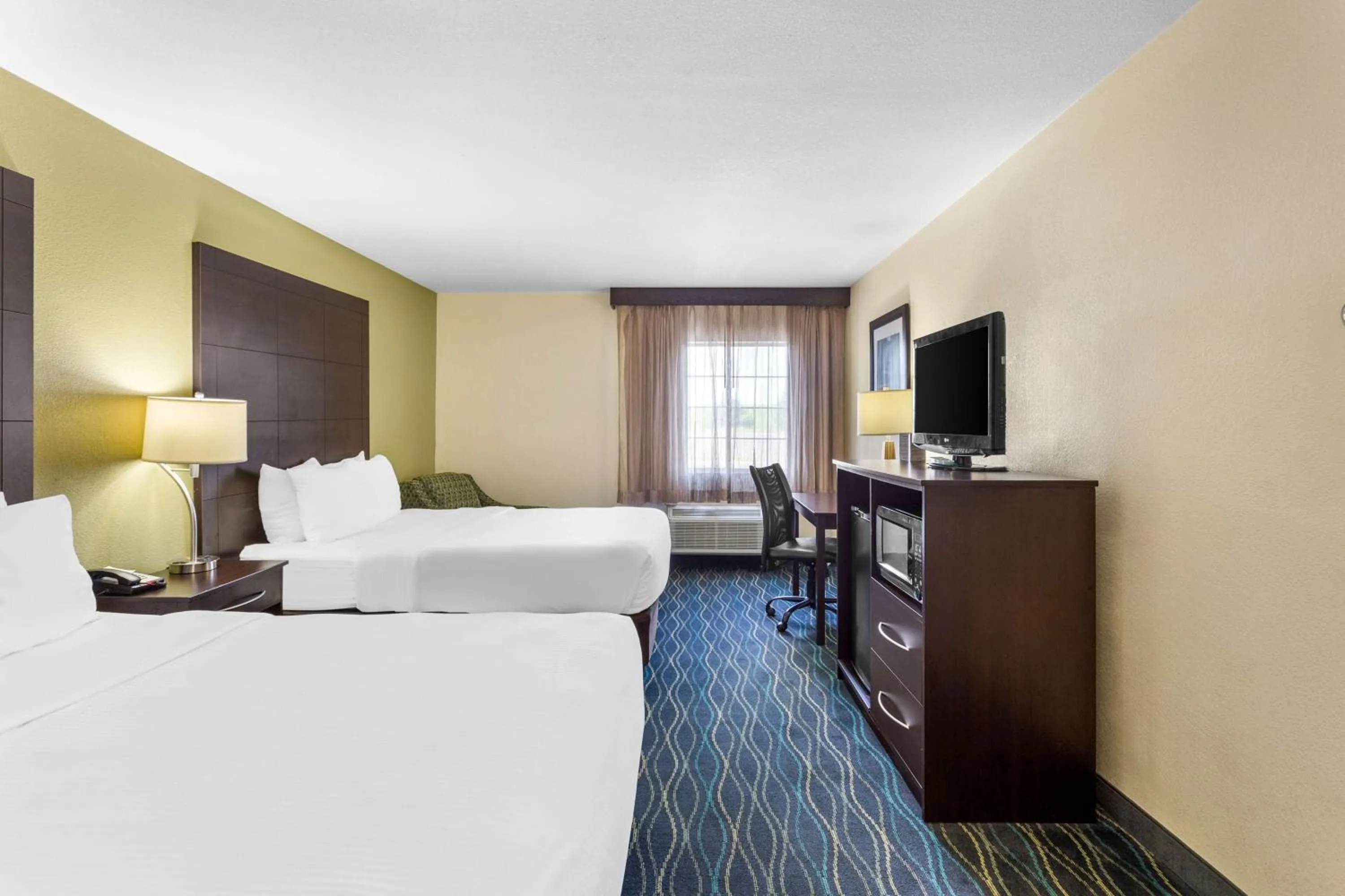 Queen Room with Two Queen Beds in Best Western Oglesby Inn