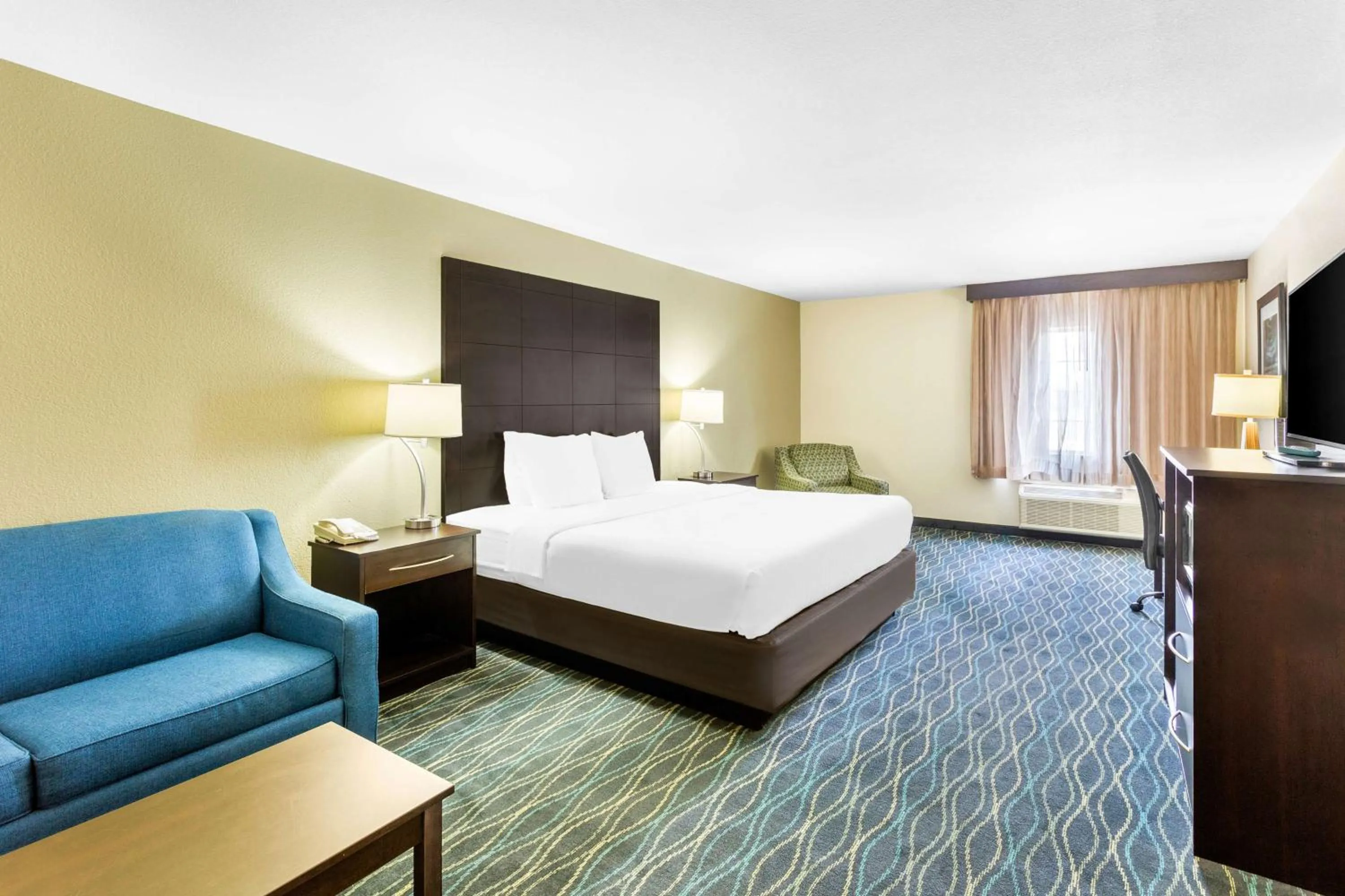 Deluxe King Room - Non-Smoking in Best Western Oglesby Inn