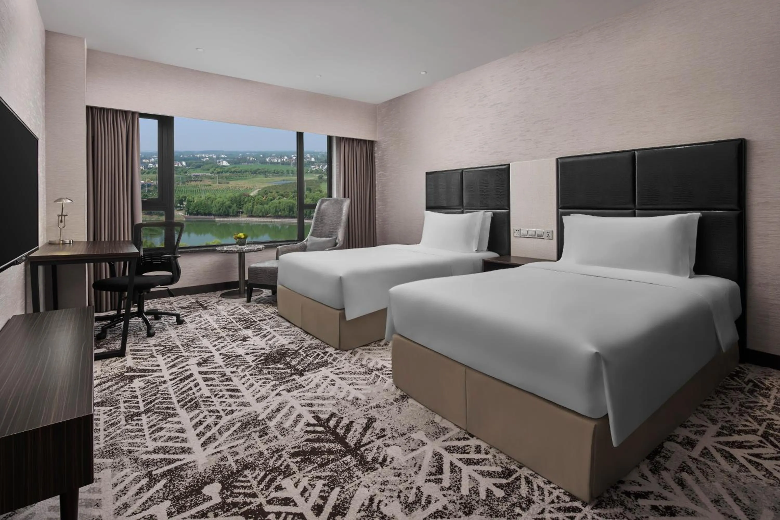 Standard Twin Room with Lake View in Crowne Plaza Shanghai Jinshan by IHG