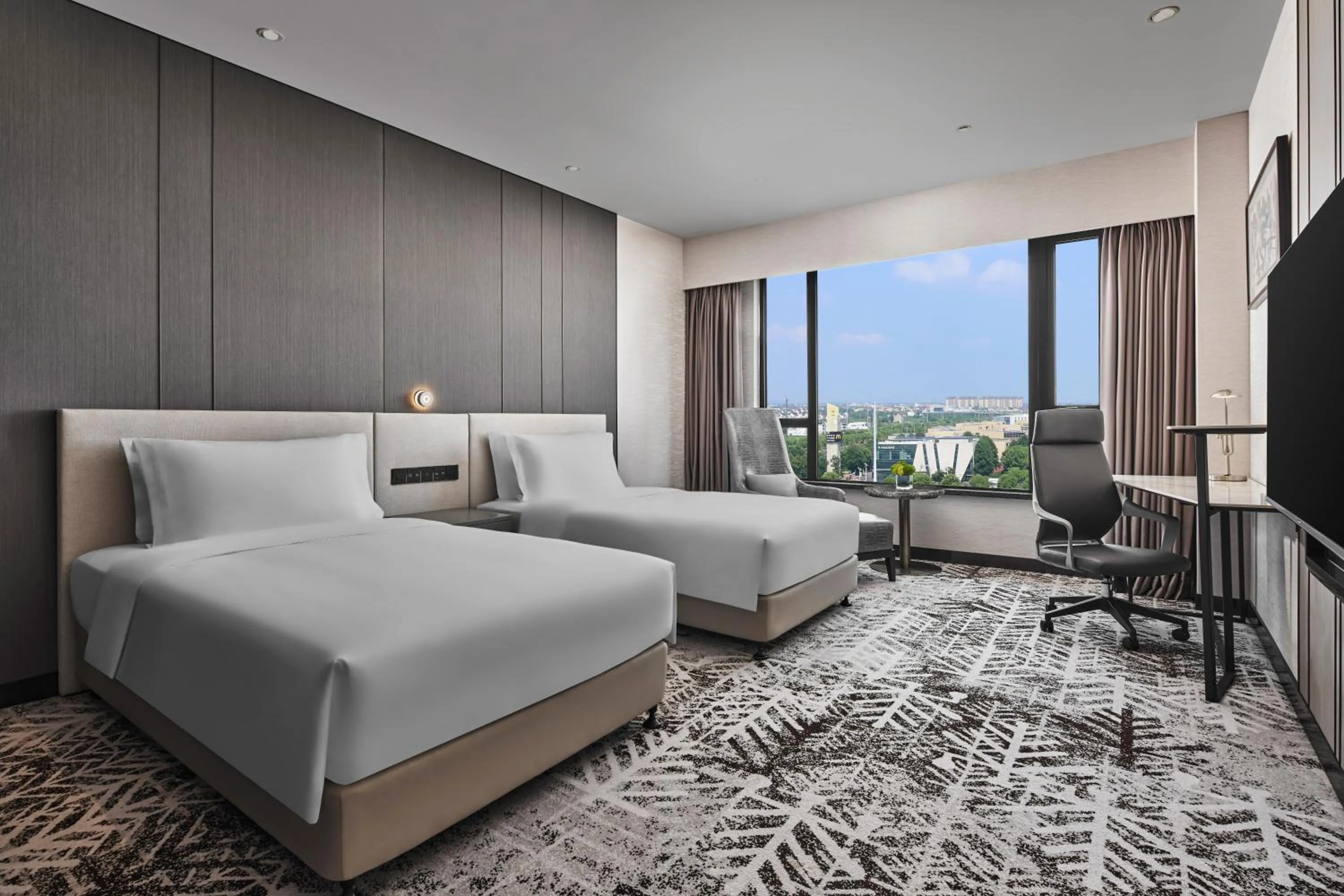 Standard Twin Room with Lounge Access in Crowne Plaza Shanghai Jinshan by IHG