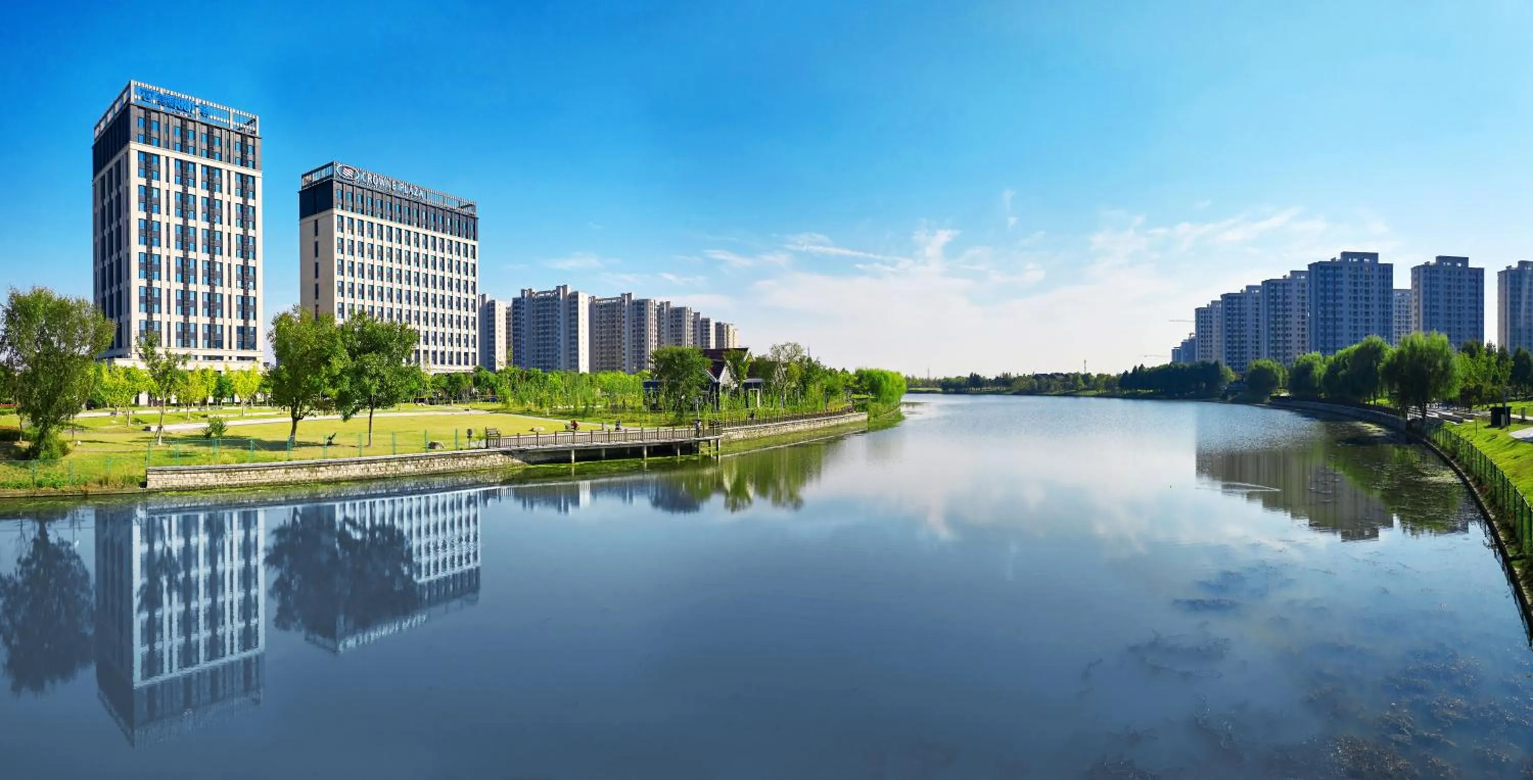 One-Bedroom King Suite - High Floor in Crowne Plaza Shanghai Jinshan by IHG