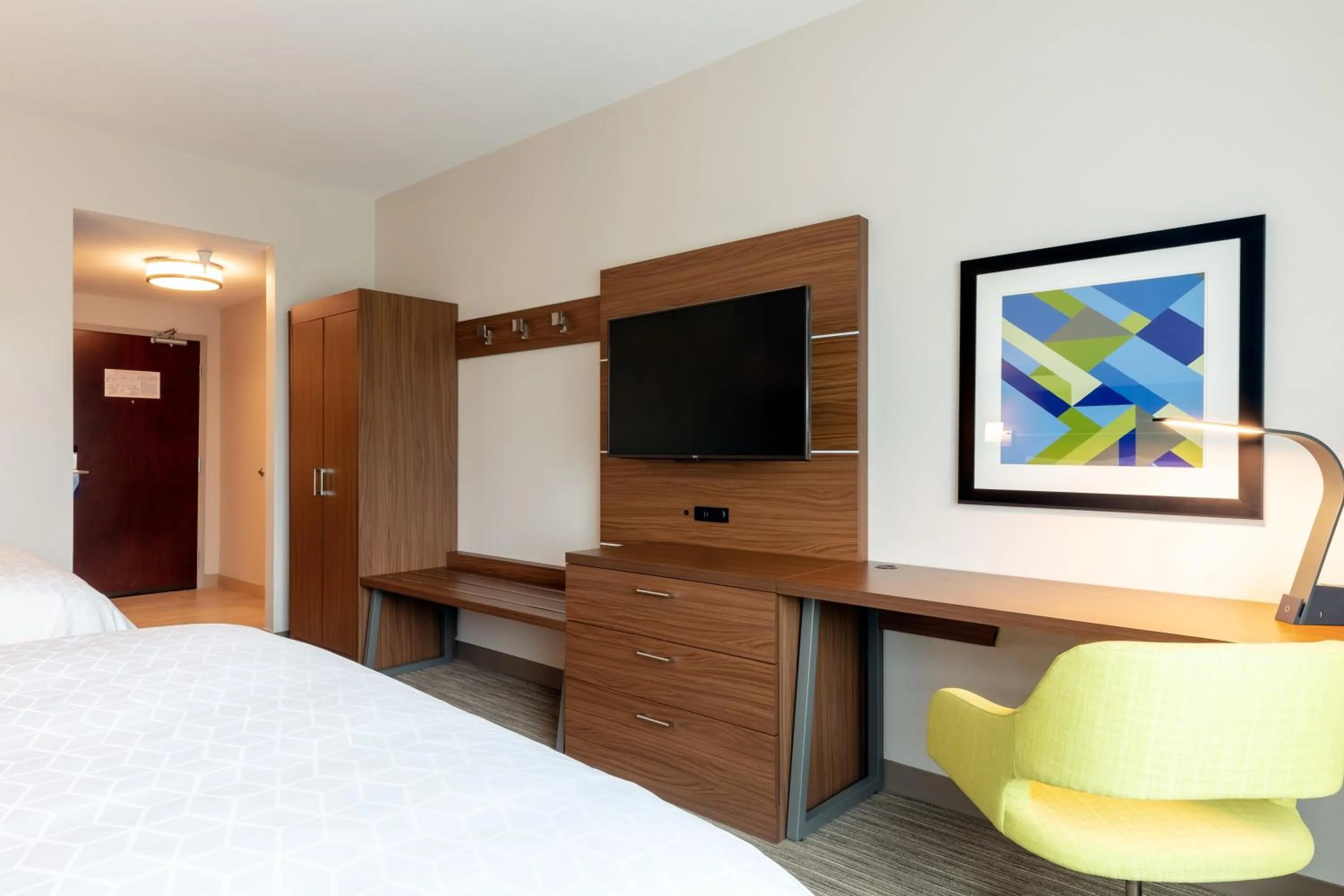 Standard Queen Room with Two Queen Beds - Communications Accessible in Holiday Inn Express Calhoun South by IHG