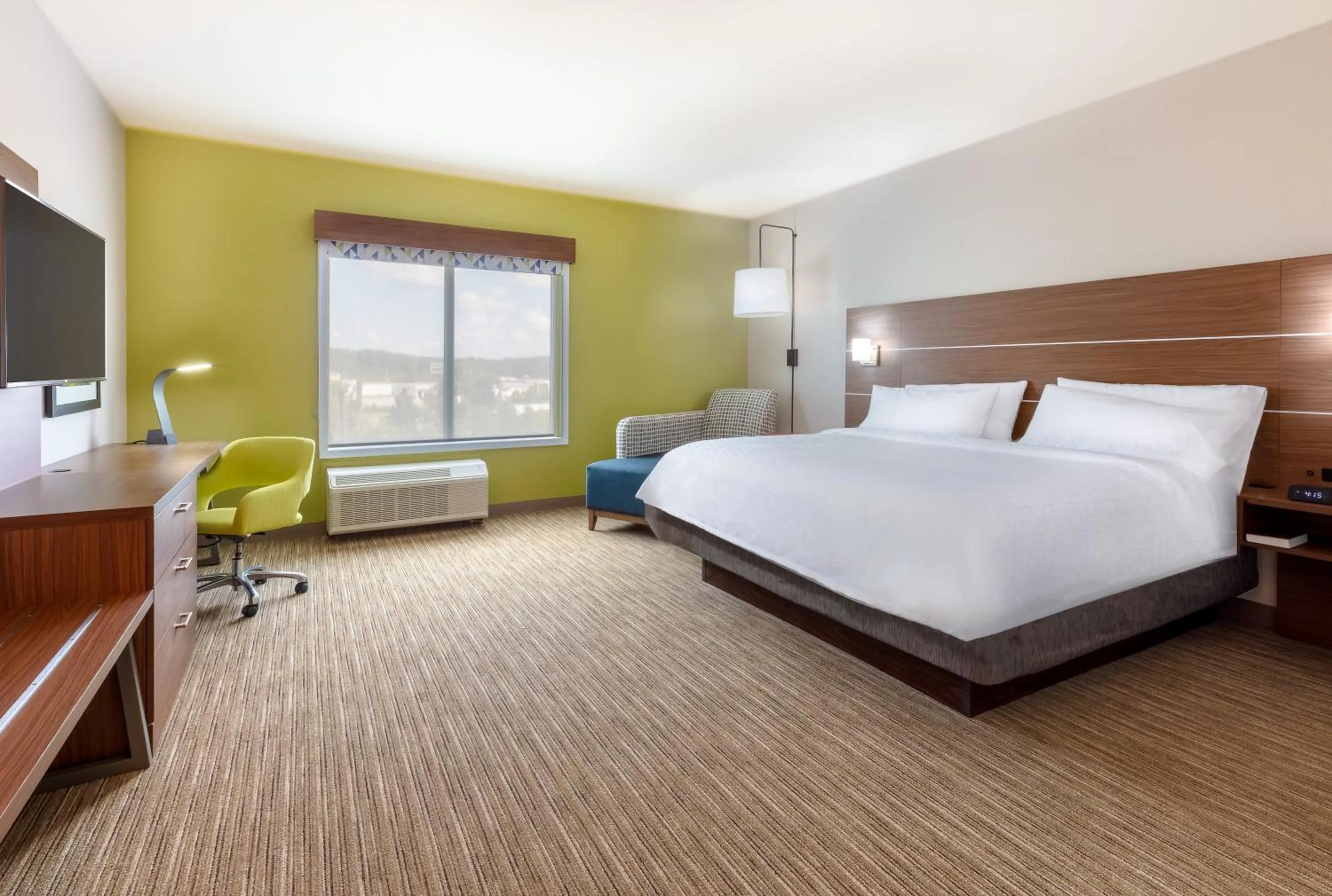 Standard King Room - Communications Accessible in Holiday Inn Express Calhoun South by IHG
