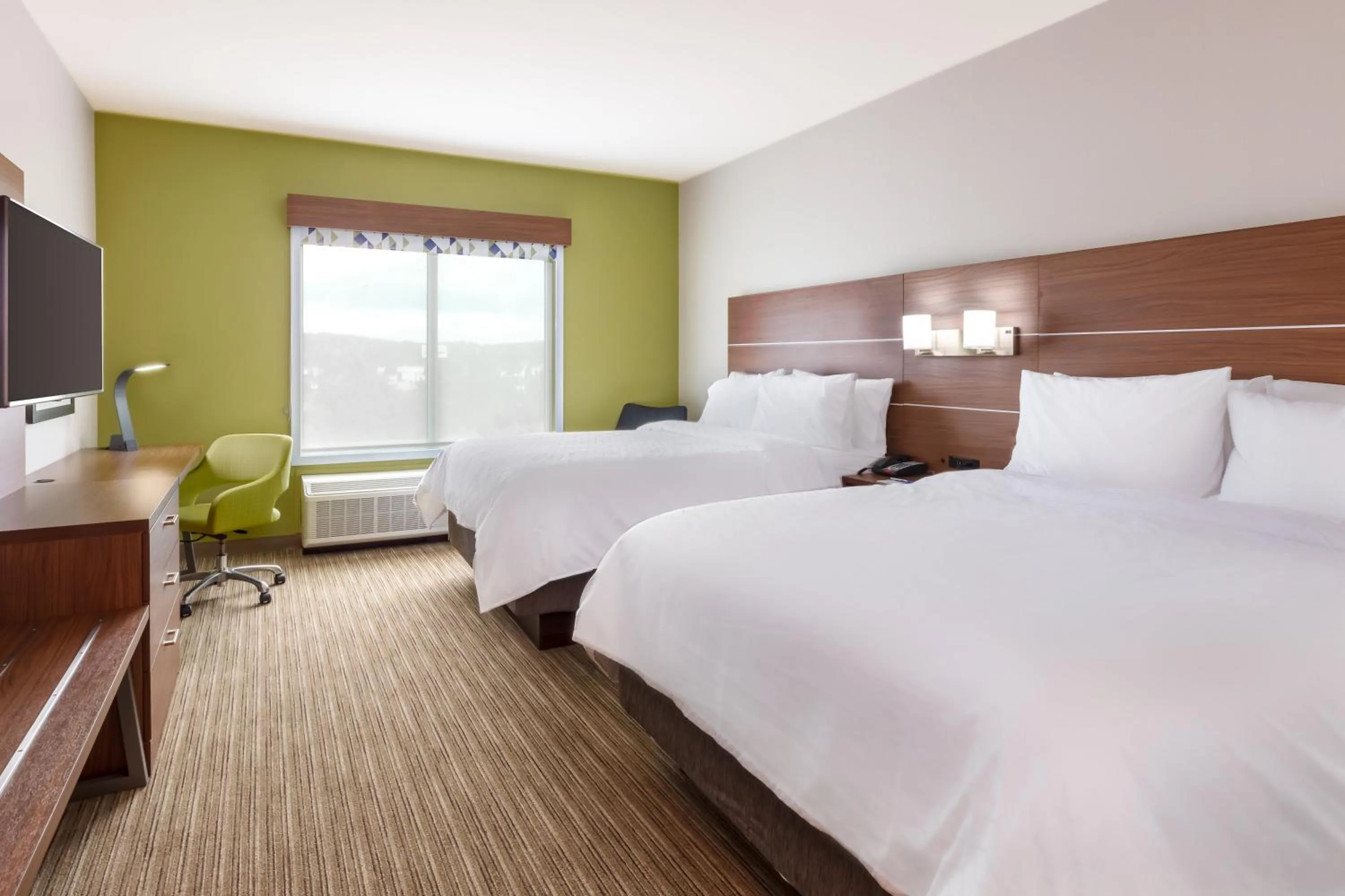 Standard Queen Room with Two Queen Beds in Holiday Inn Express Calhoun South by IHG