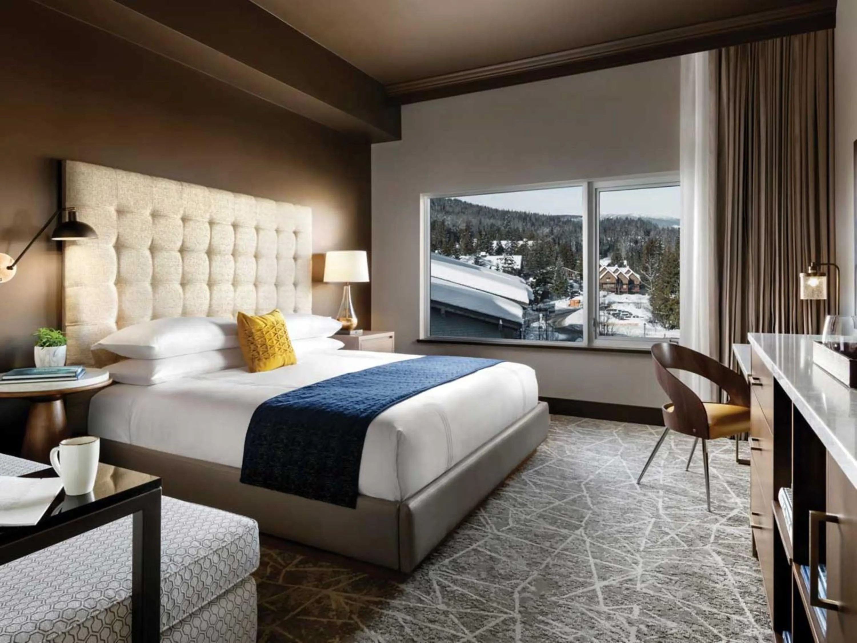 Deluxe King Room with Inland View in The Josie Hotel, Autograph Collection