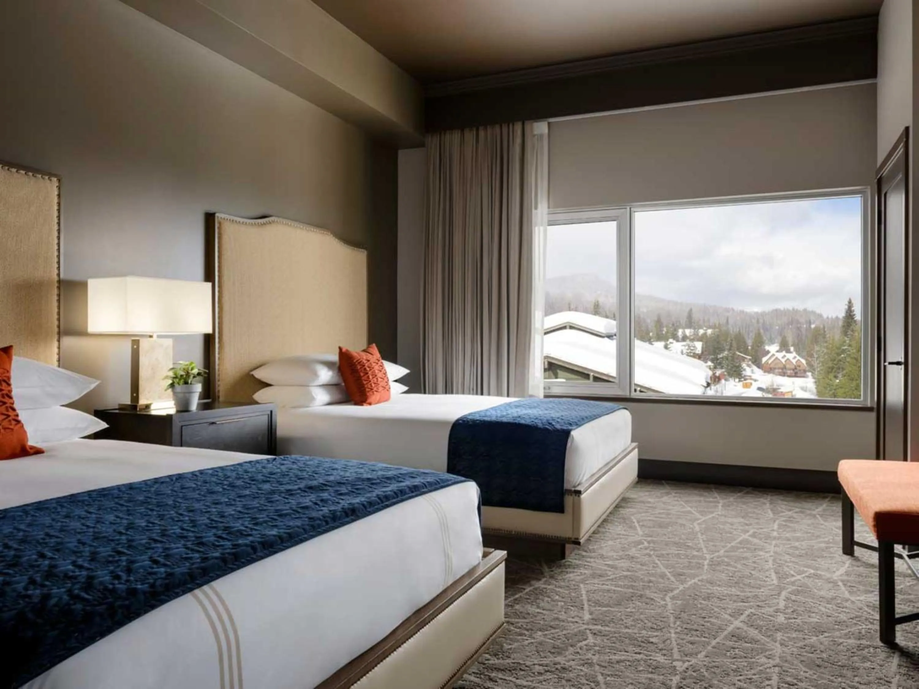 Queen Suite with Balcony and Mountain View in The Josie Hotel, Autograph Collection