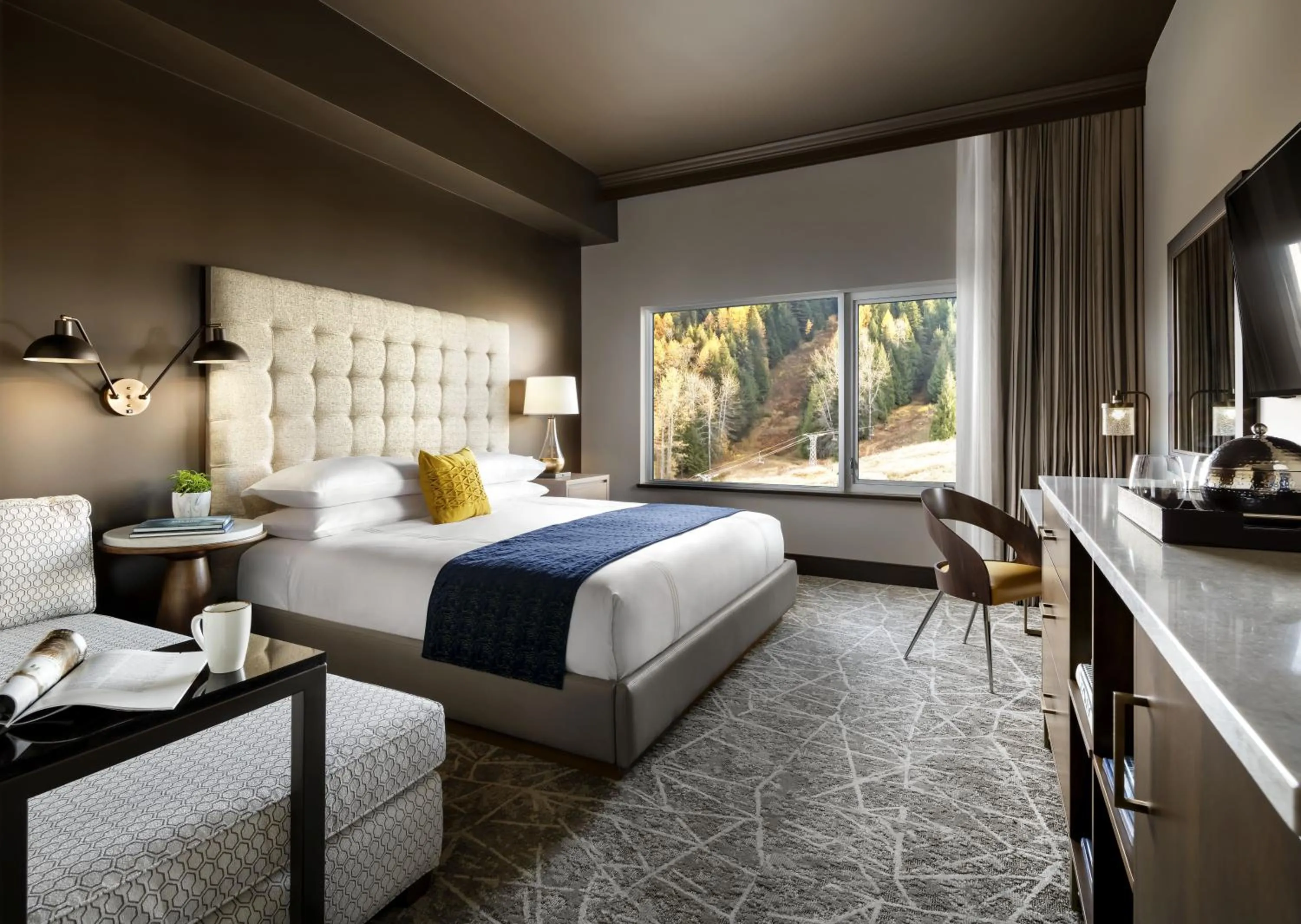 King Room with Mountain View in The Josie Hotel, Autograph Collection