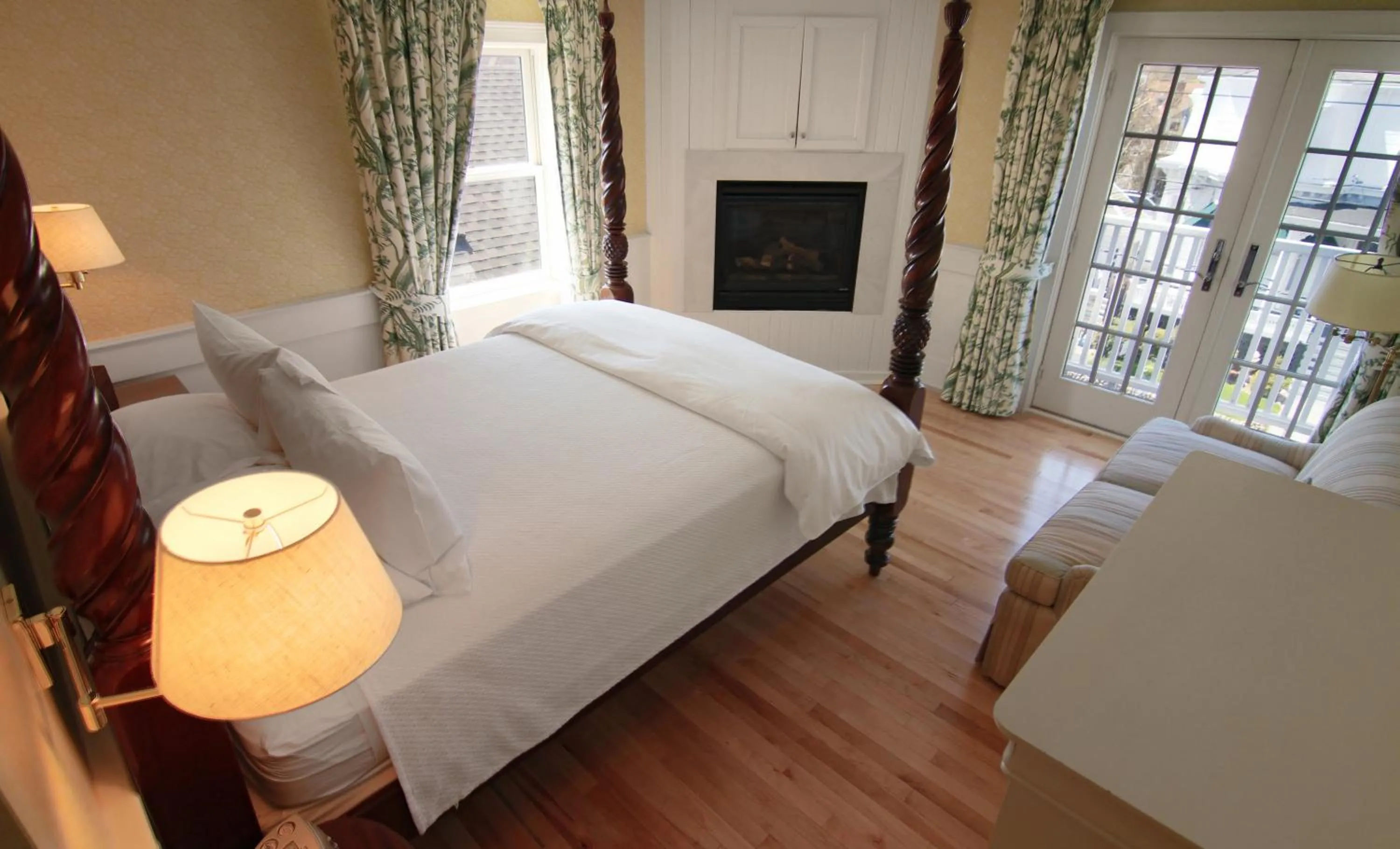 Queen Room in Anchor Inn Beach House