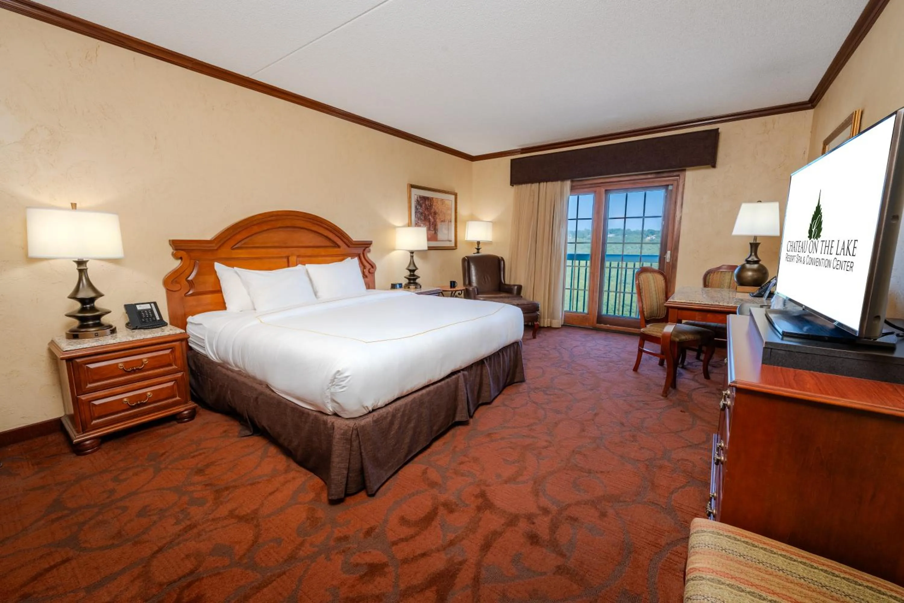 Deluxe King Room in Chateau on the Lake Resort Spa and Convention Center