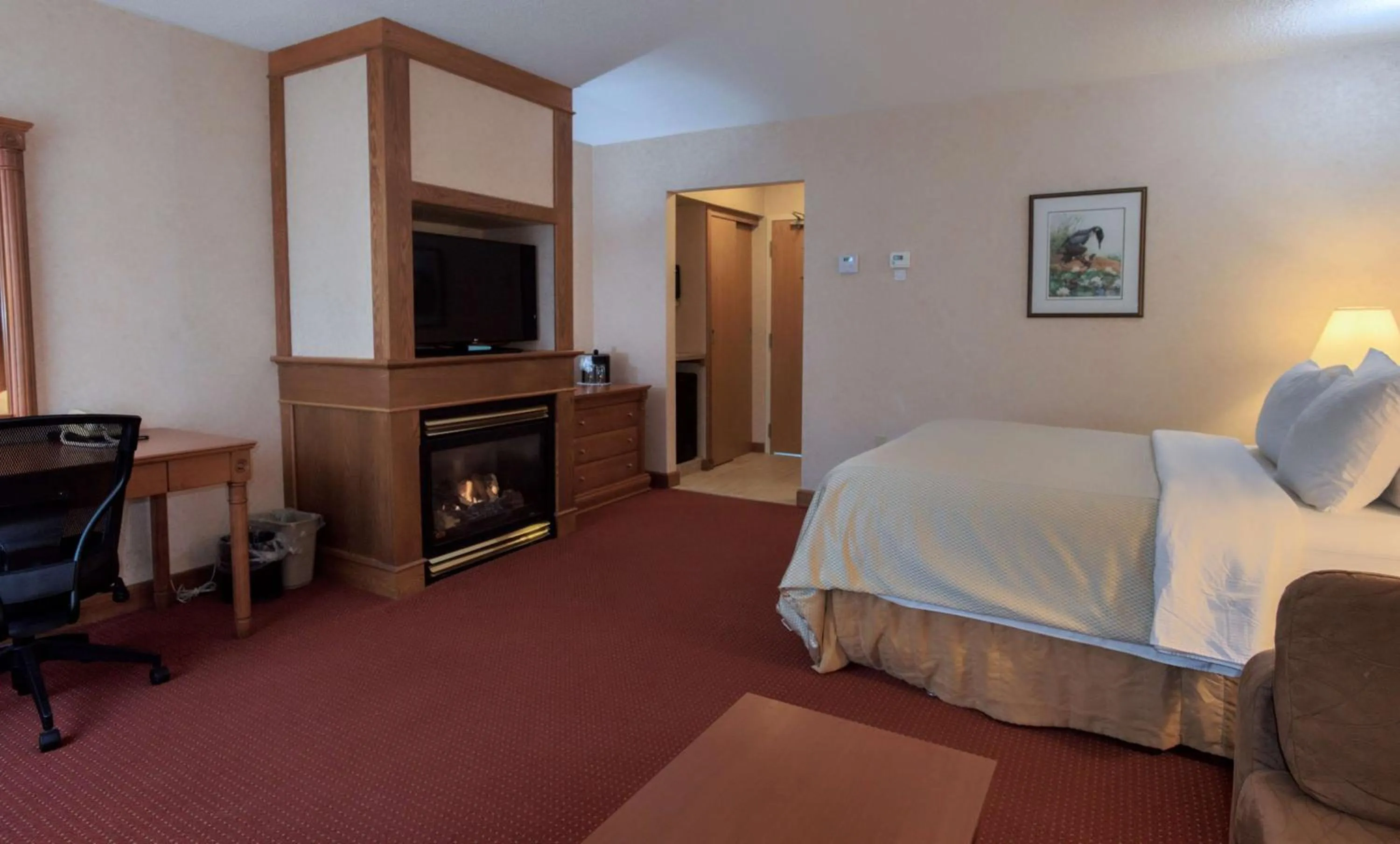 Queen Room with Fireplace - Non-smoking in Best Western Plus Otonabee Inn