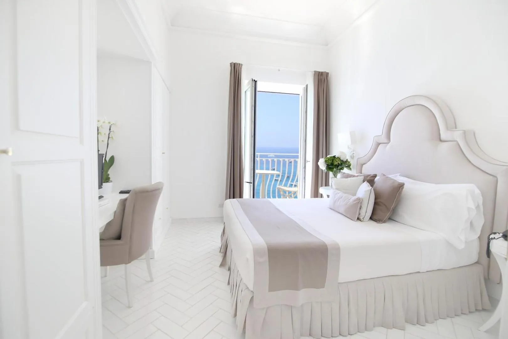 Deluxe Suite with Sea View in Hotel Marincanto
