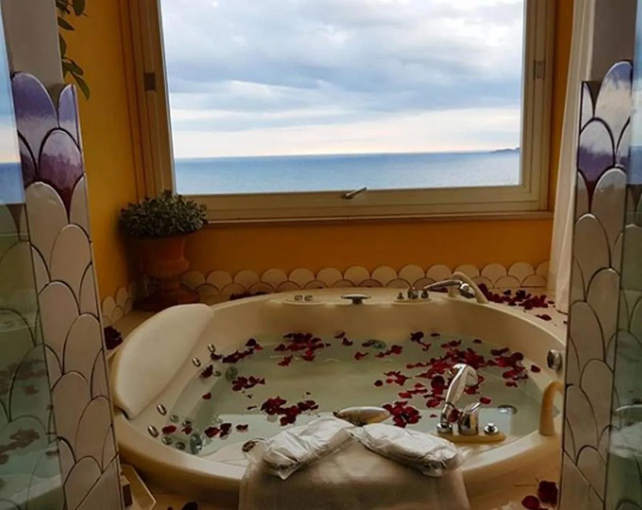 Queen Room with Spa Bath in Hotel Marincanto