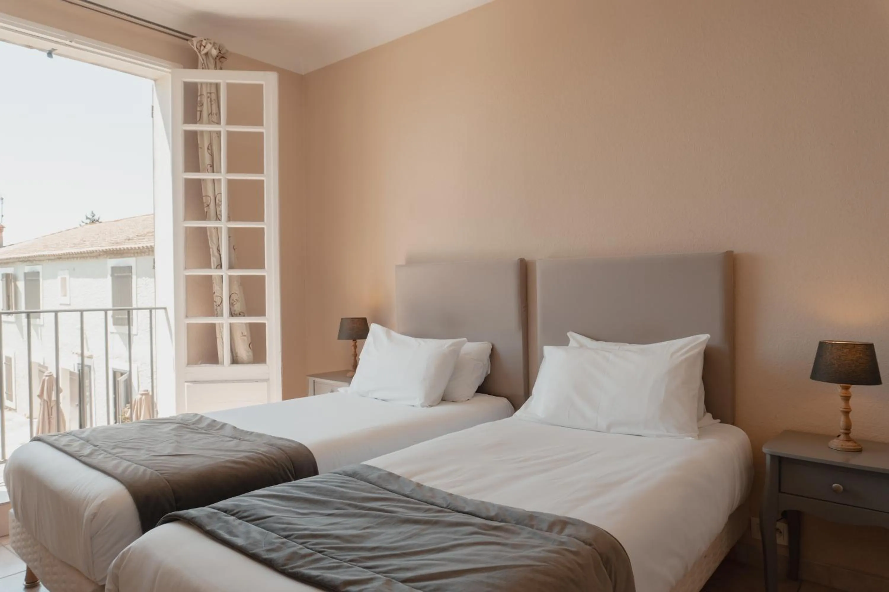 Comfort with Pool View in Hôtel Les Magnanarelles