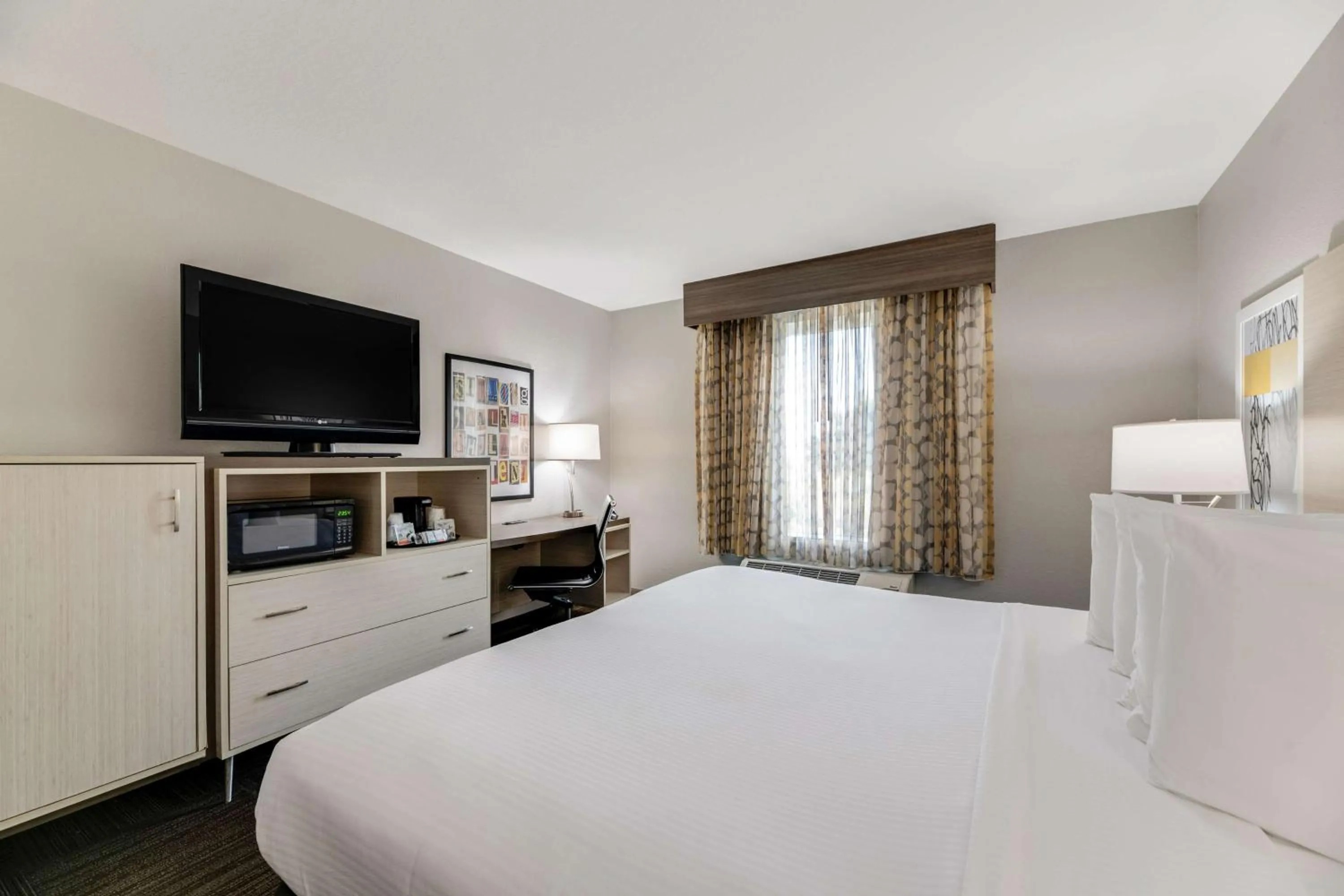 King Suite with Spa Bath in Best Western Auburndale Inn & Suites