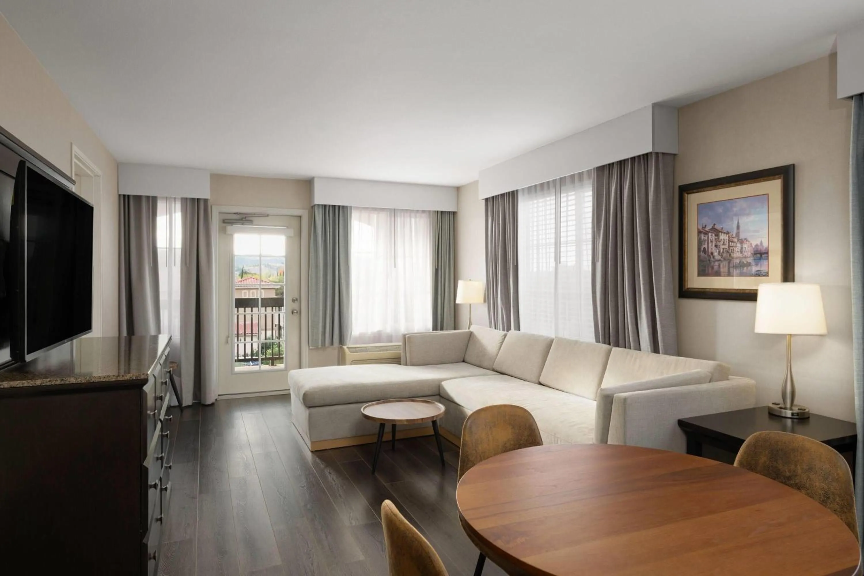 1 King Bed, 2 Room Suite, Oversize Jetted Tub, Balcony, Non-Smoking in La Quinta by Wyndham Paso Robles