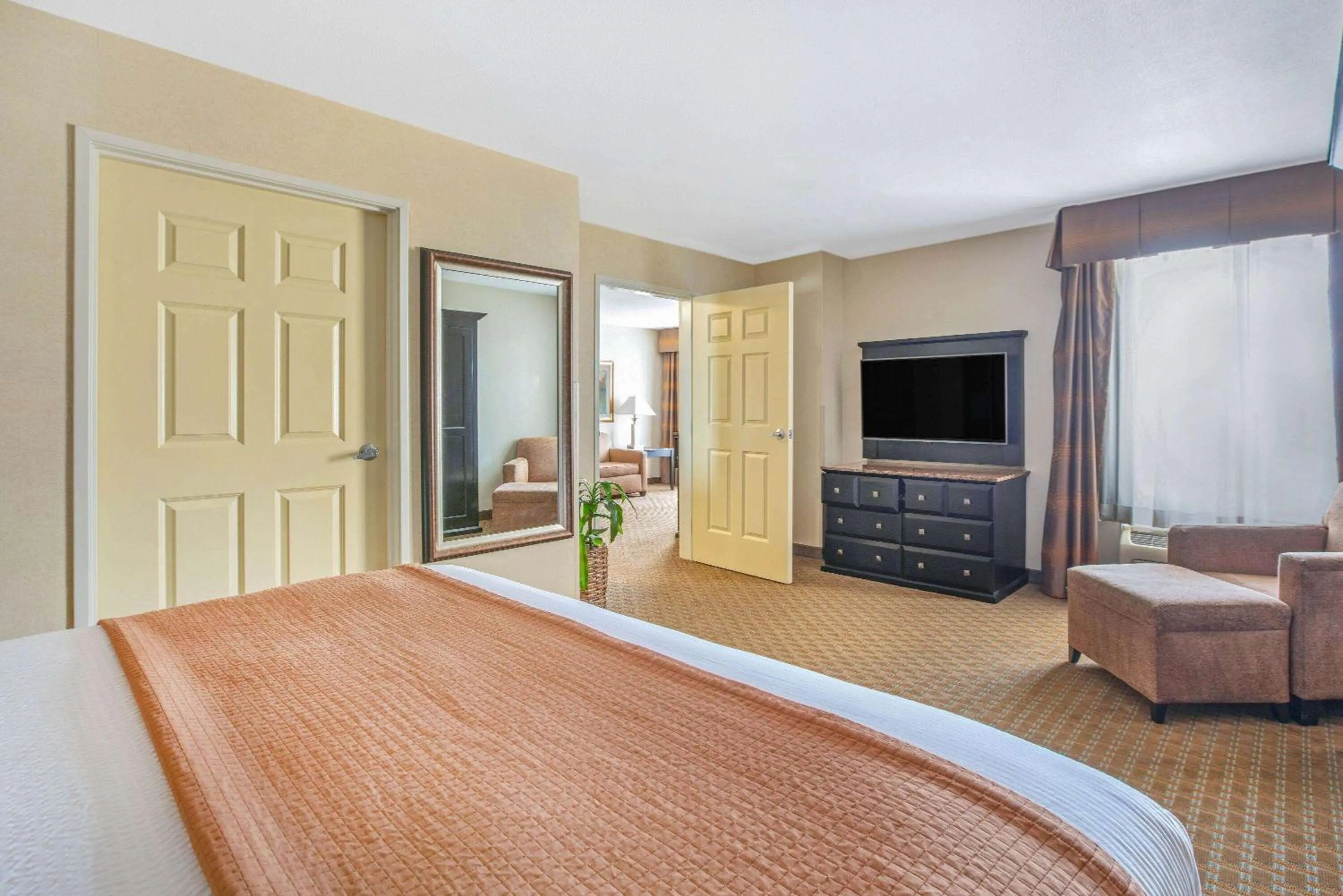 Two-Room King Suite - Non-Smoking in La Quinta by Wyndham Paso Robles