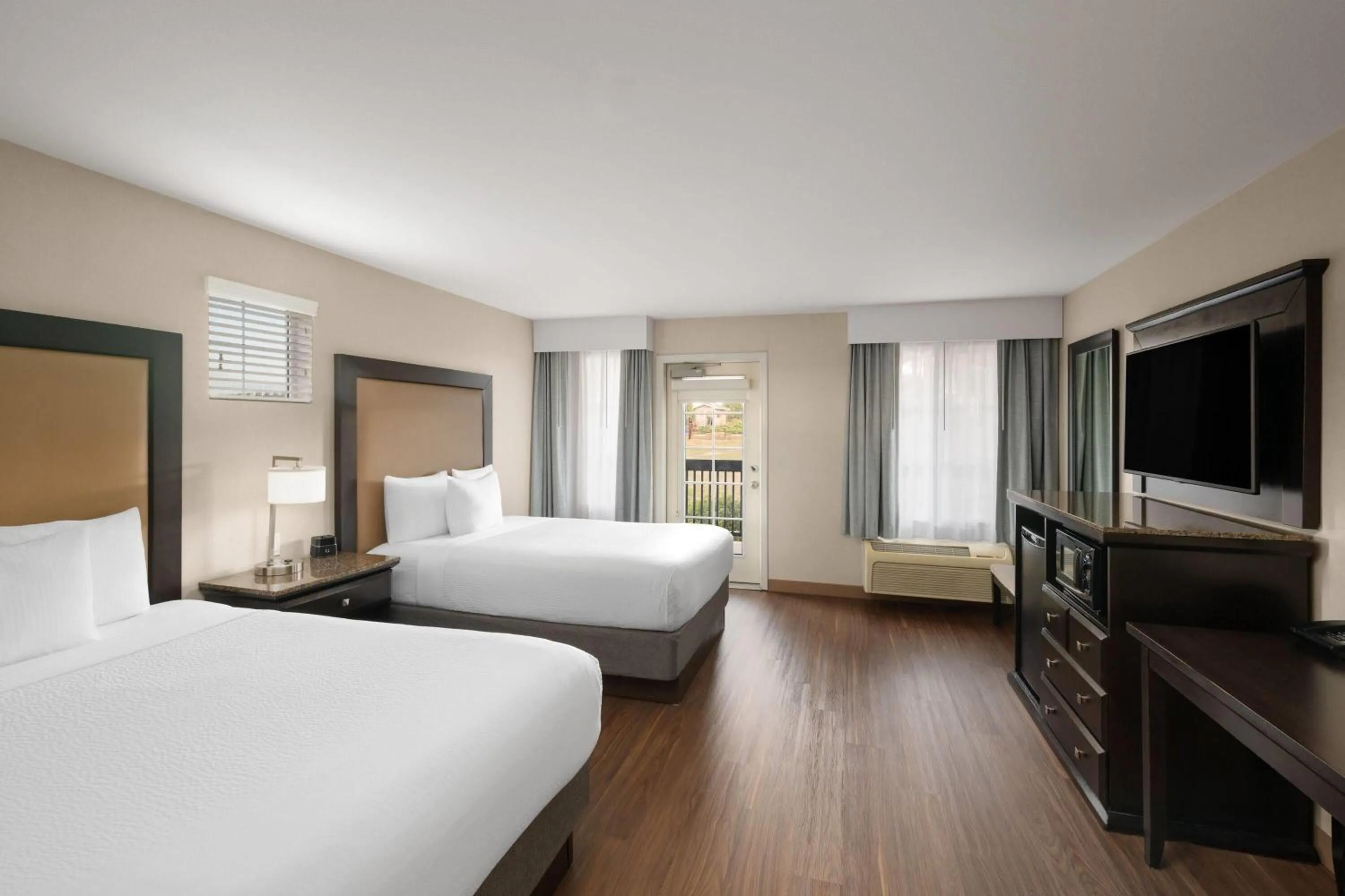 2 Queen Beds, Executive Room with Balcony, Non-Smoking in La Quinta by Wyndham Paso Robles