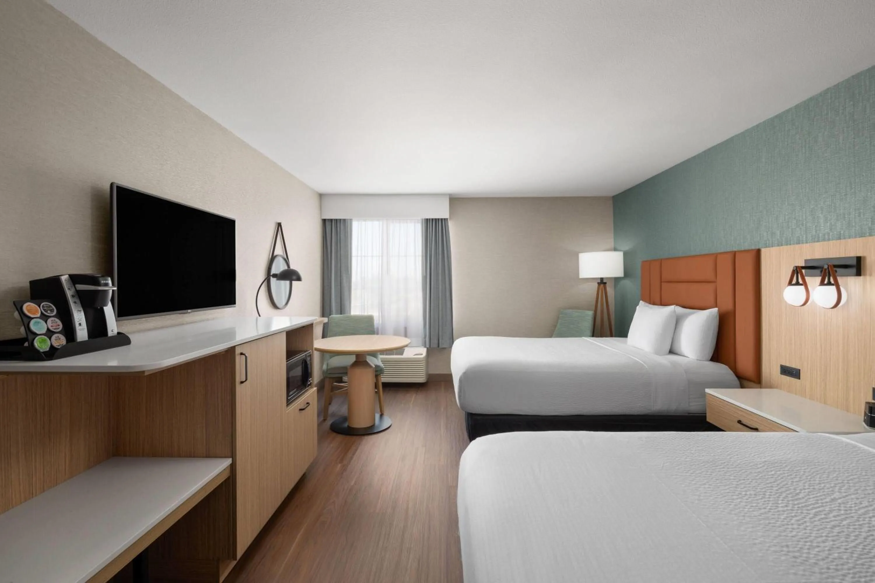 Deluxe Queen Room with Two Queen Beds in La Quinta by Wyndham Paso Robles