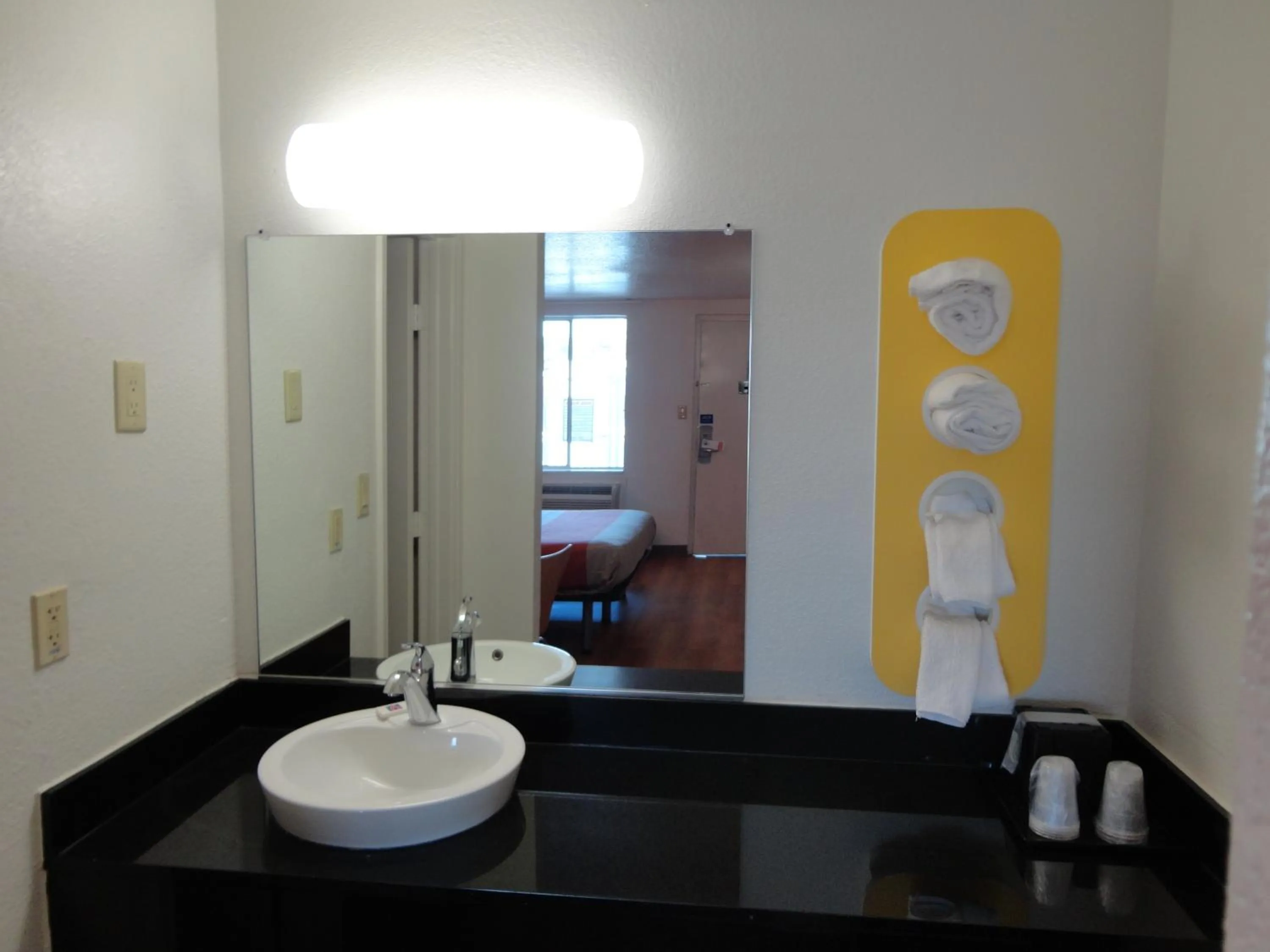 Double Room - single occupancy - Disability Access - Smoking in Motel 6-Round Rock, TX