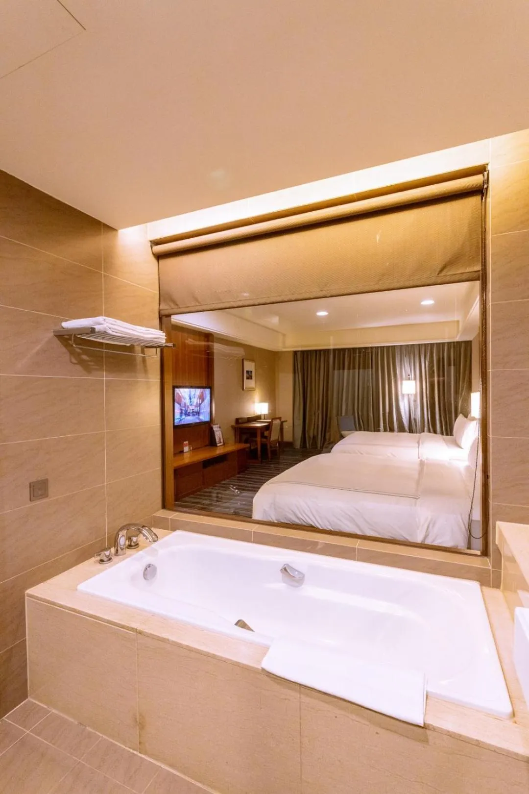 Superior Twin Room with City View in Fullon Hotel Tamsui Fishermen's Wharf