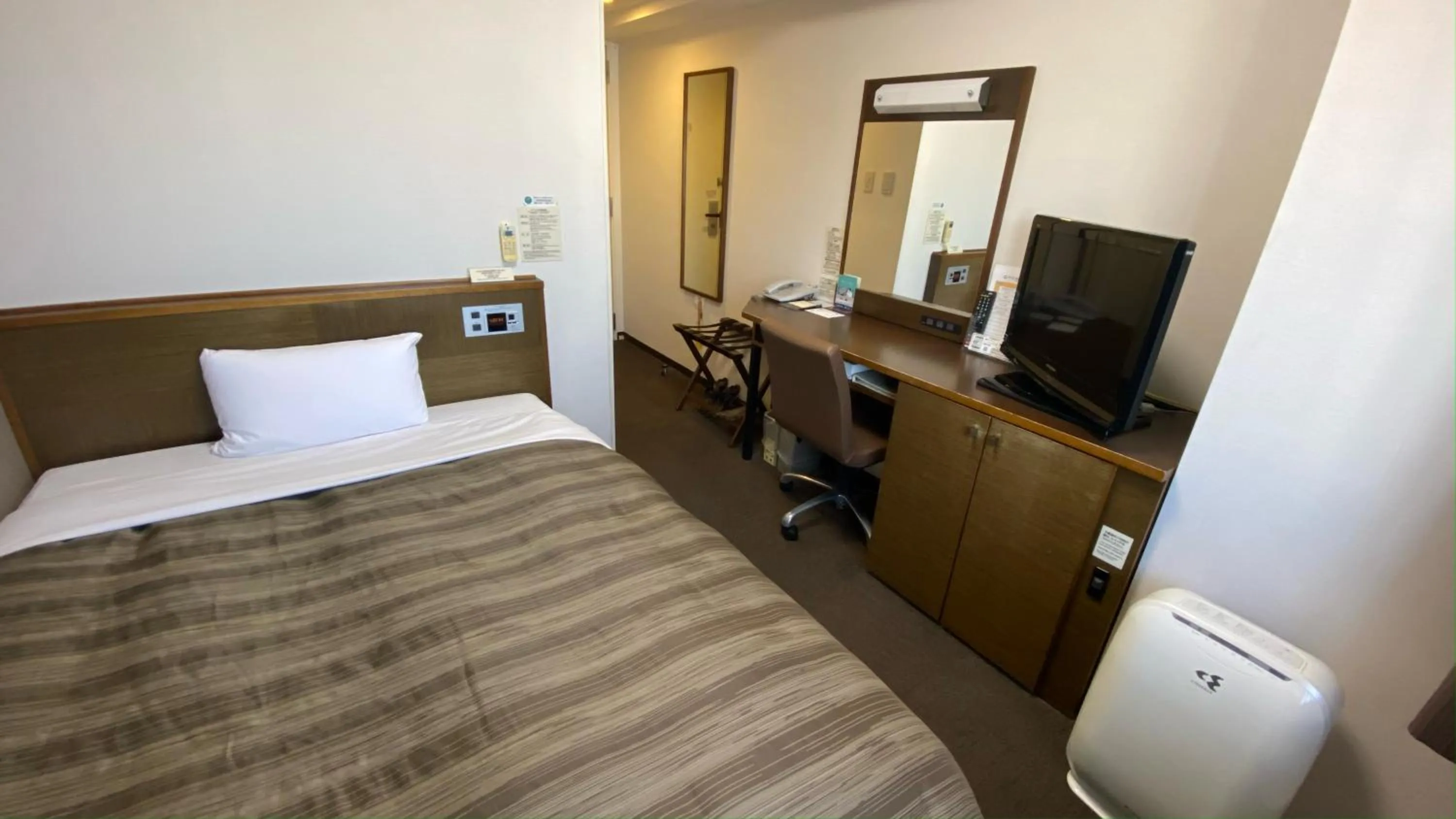 Single Room - single occupancy - Smoking in Hotel Route-Inn Nagoya Imaike Ekimae