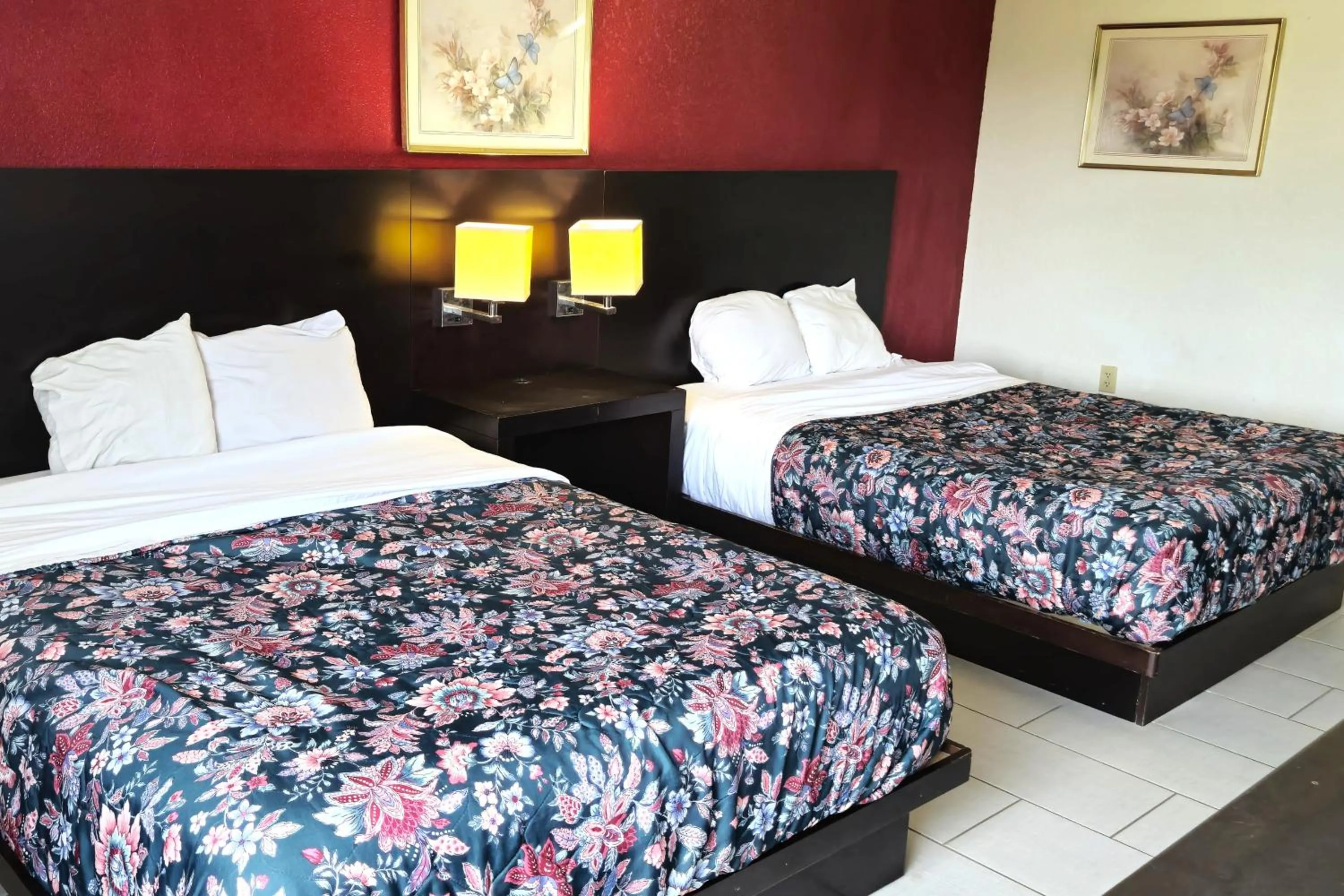 2 Queen Beds Non-Smoking in River Valley Inn and Suites