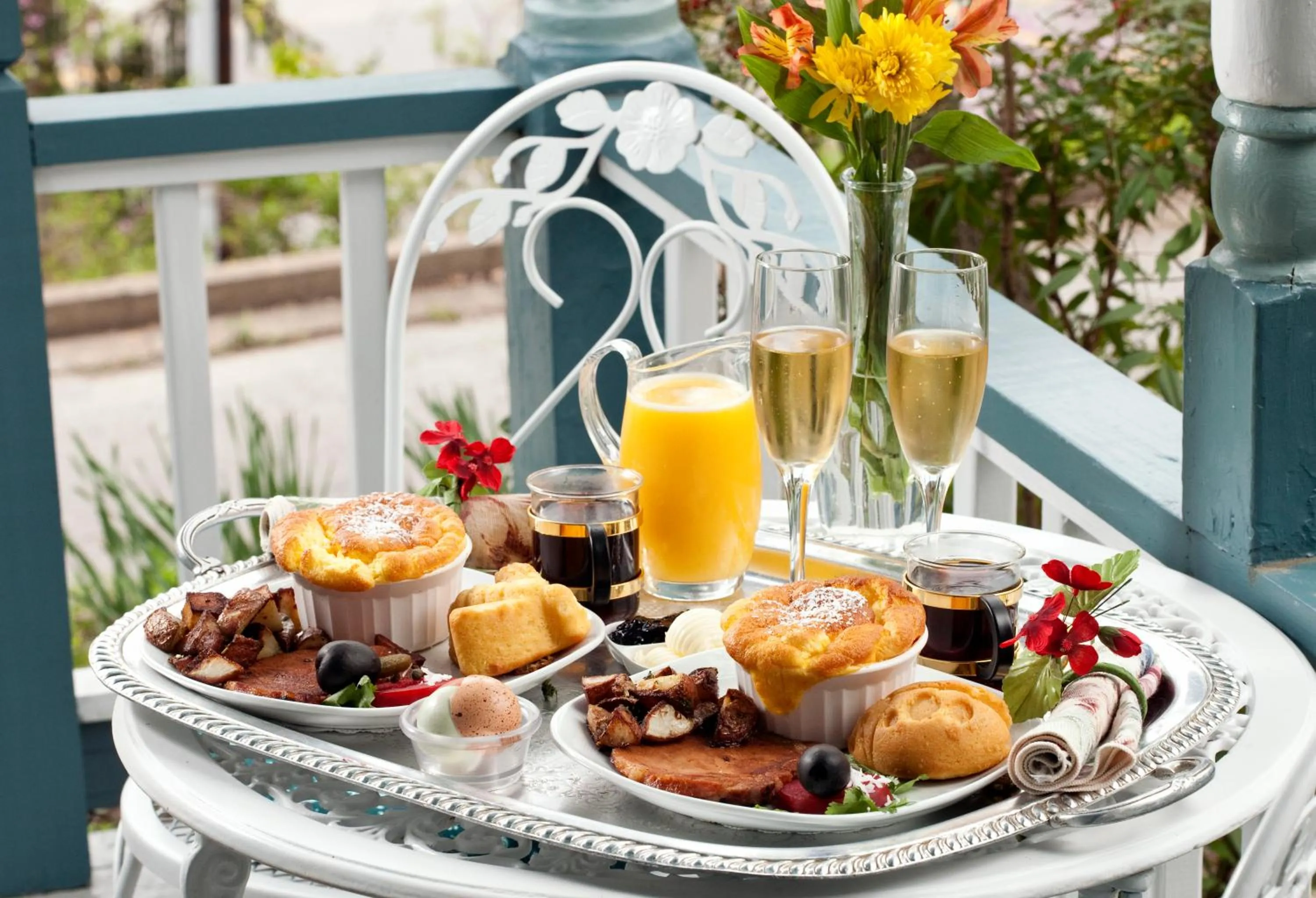 Henry David Thoreau in Cliff Cottage Inn, Downtown Bed & Breakfast