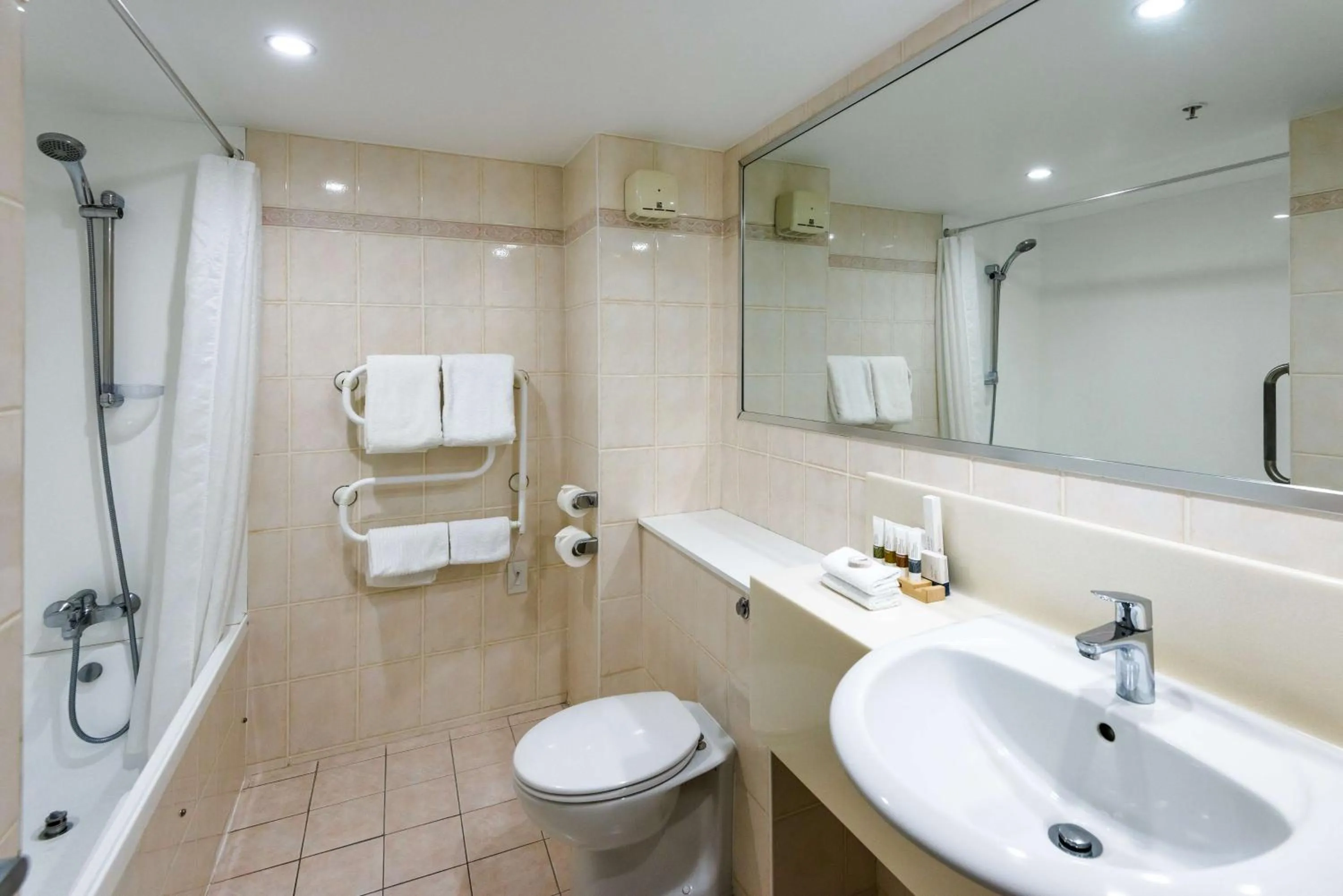 Twin Room - Mobility Access in Chateau On The Park - Christchurch, A Doubletree By Hilton