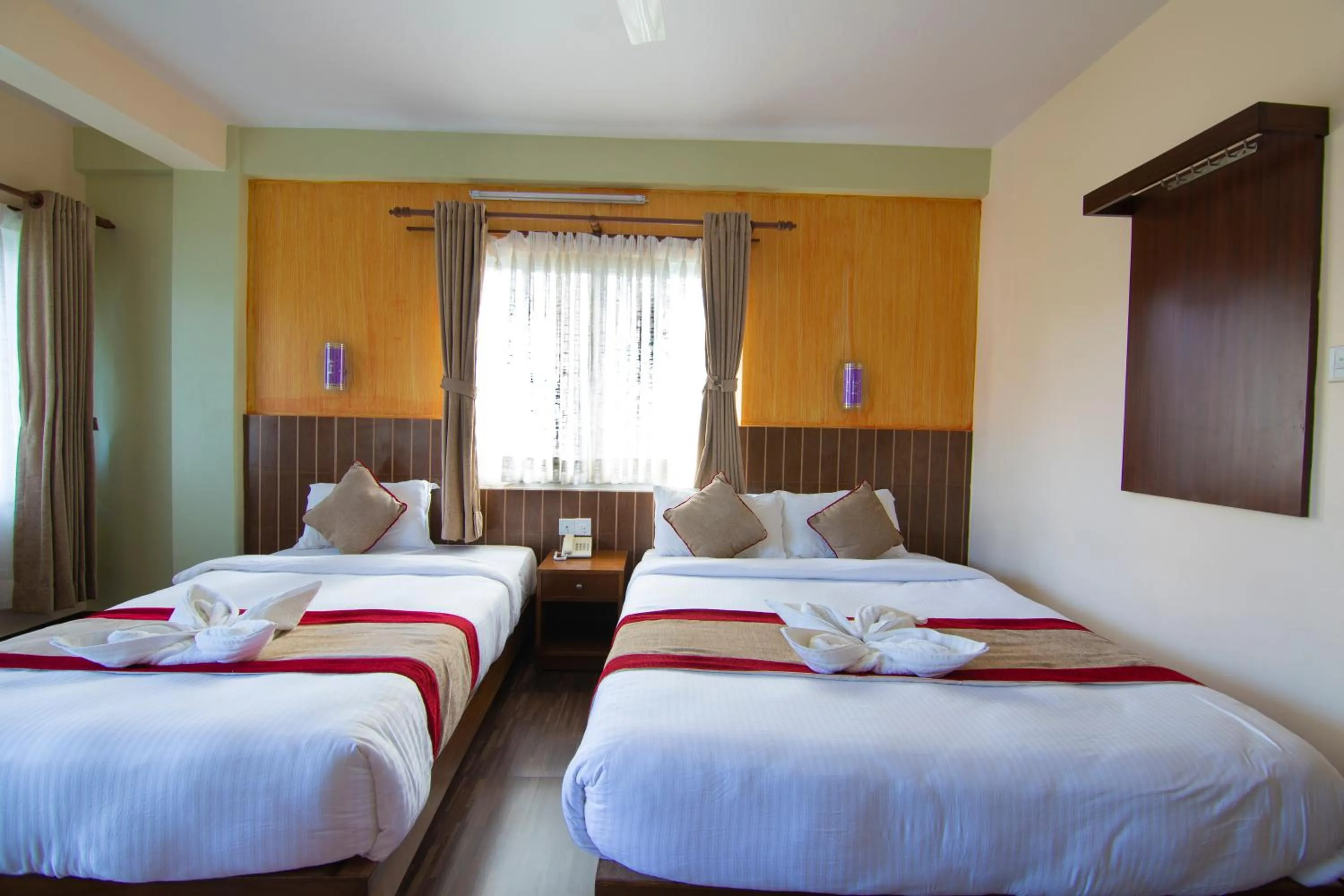 Standard Twin Room with Mountain View in Hotel Guru