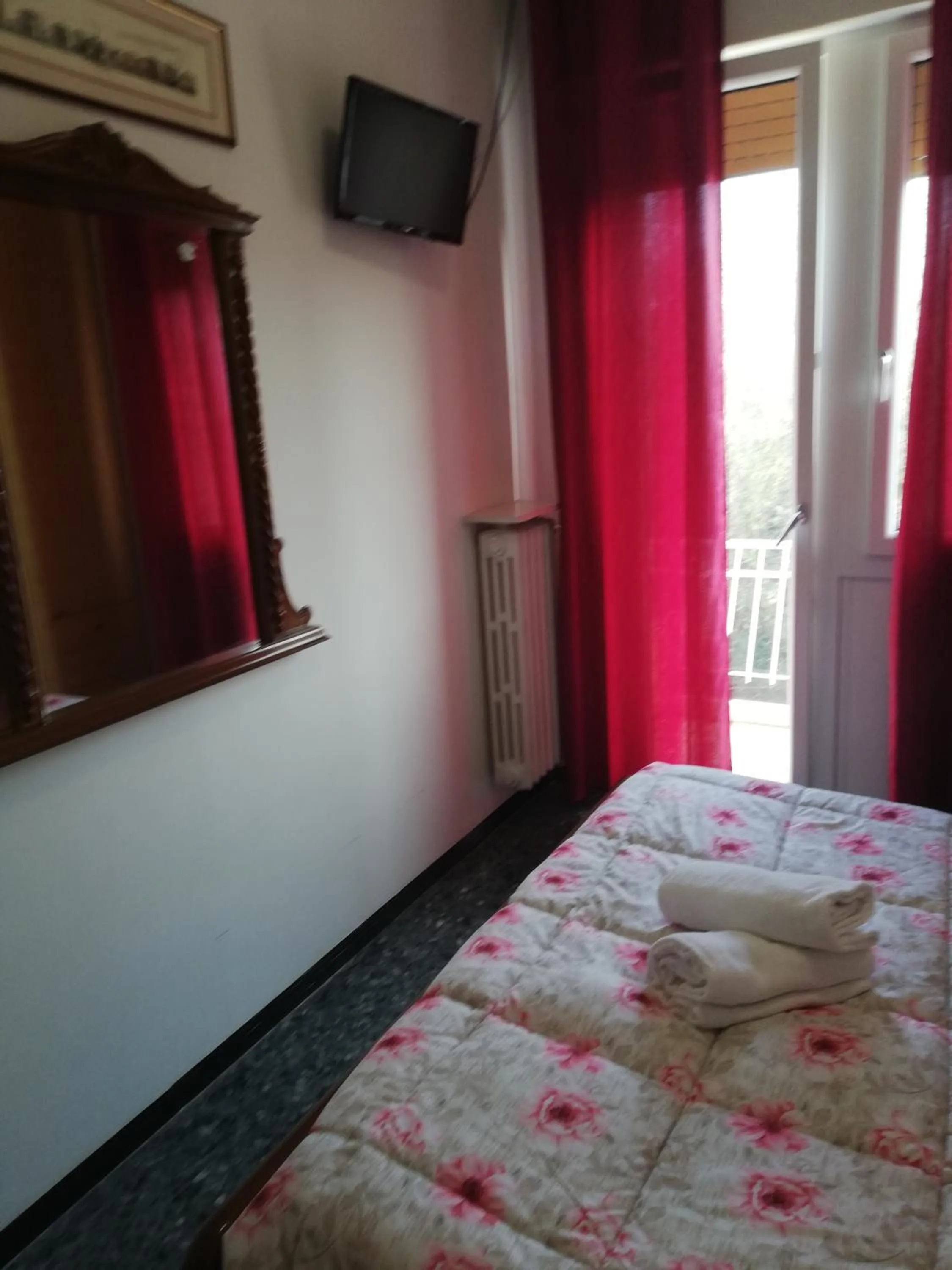 Double Room with Balcony and Shared Bathroom in Venice Park House