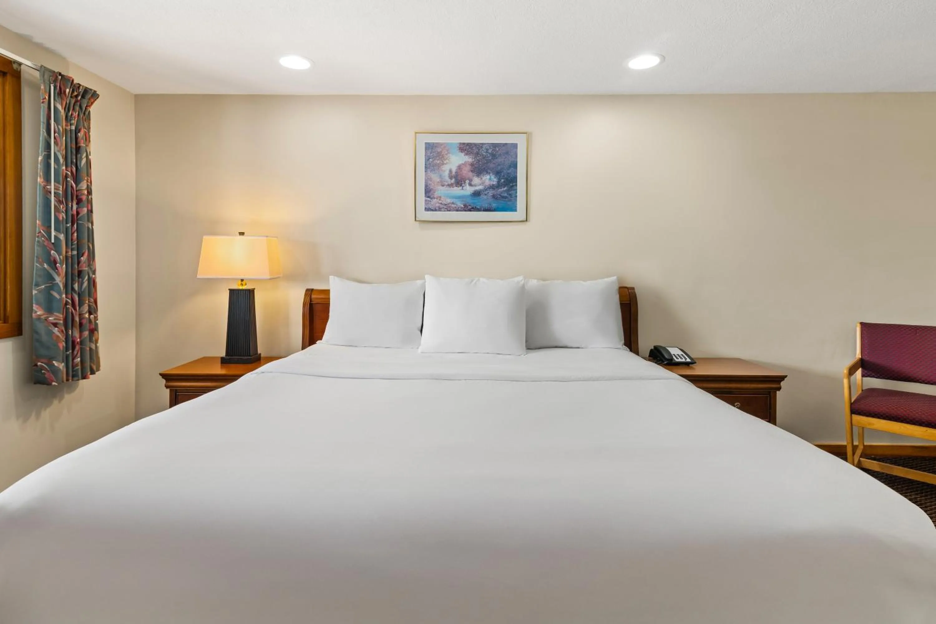 1 King Bed Non-Smoking in Americas Best Value Inn Biddeford