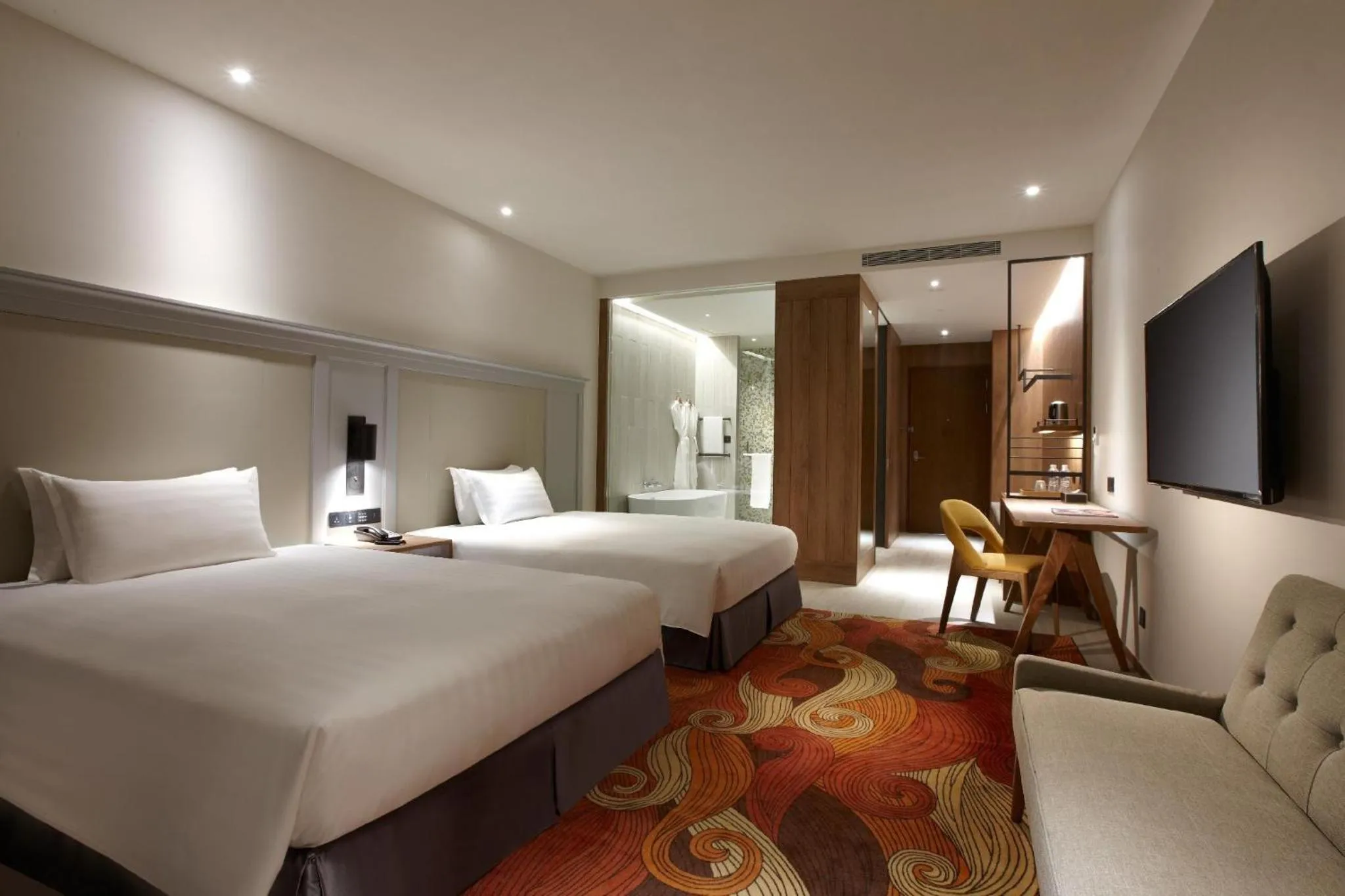 Deluxe Twin Room with Harbor View in Discovery Hotel