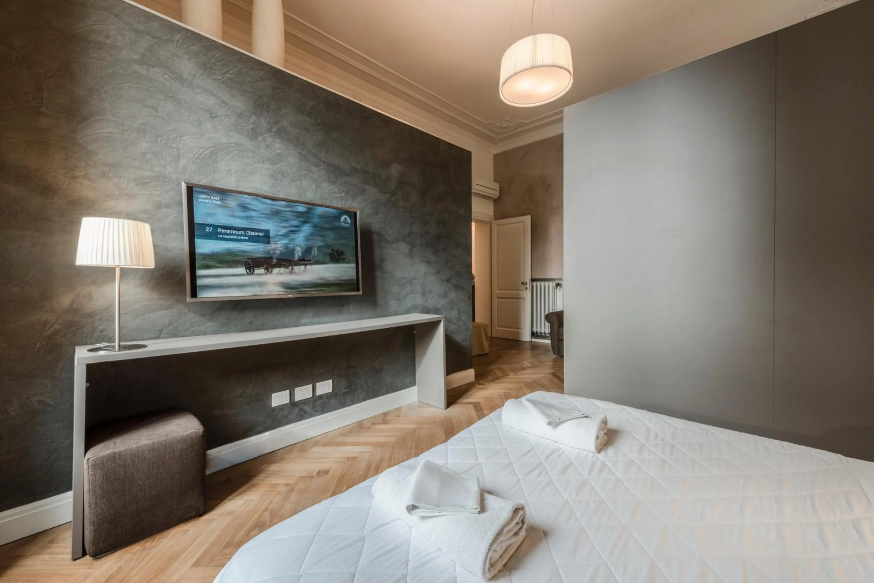 Superior King Suite in Daphne Guest House