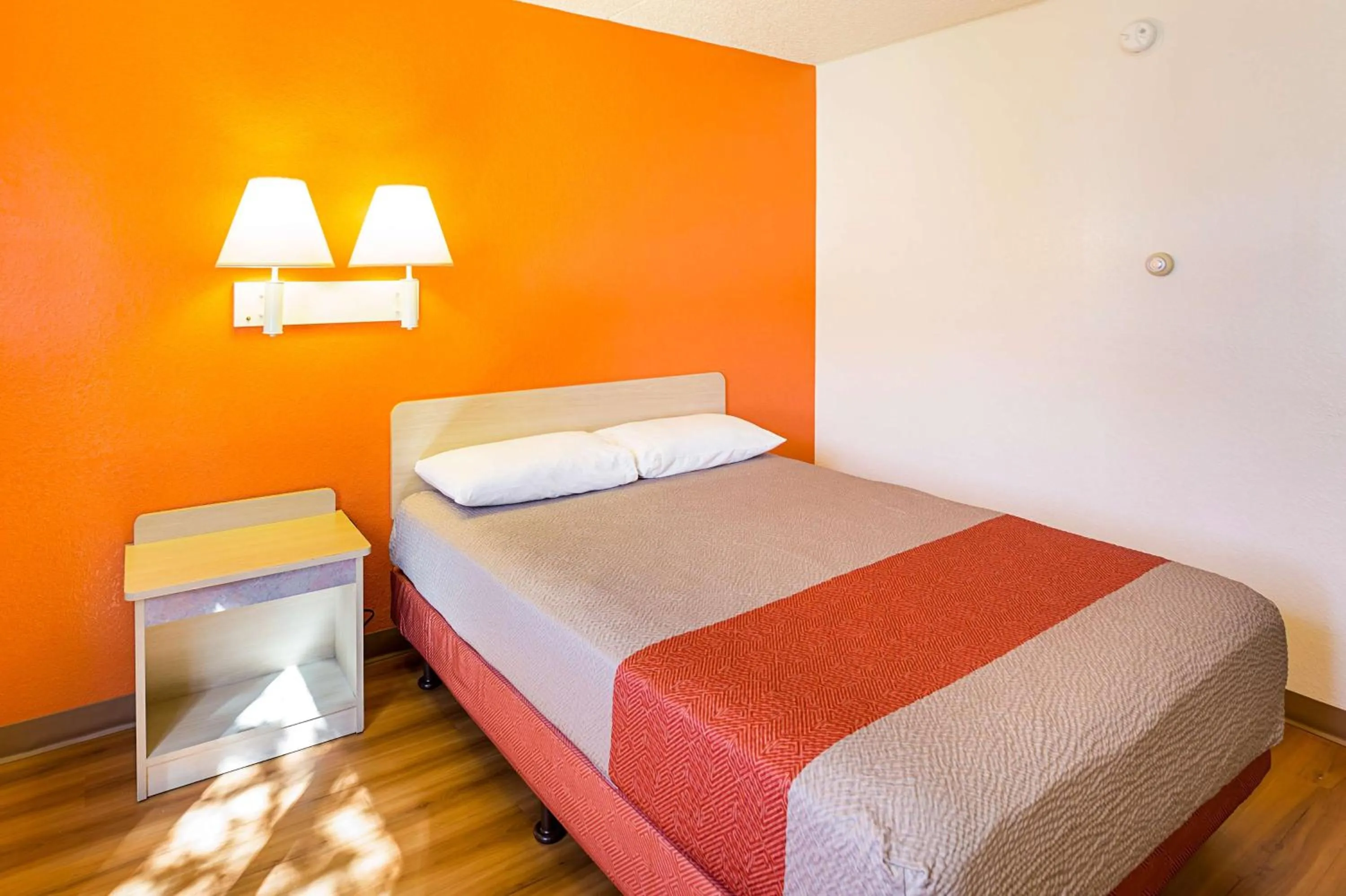 Queen Room in Motel 6-Spokane, WA - East