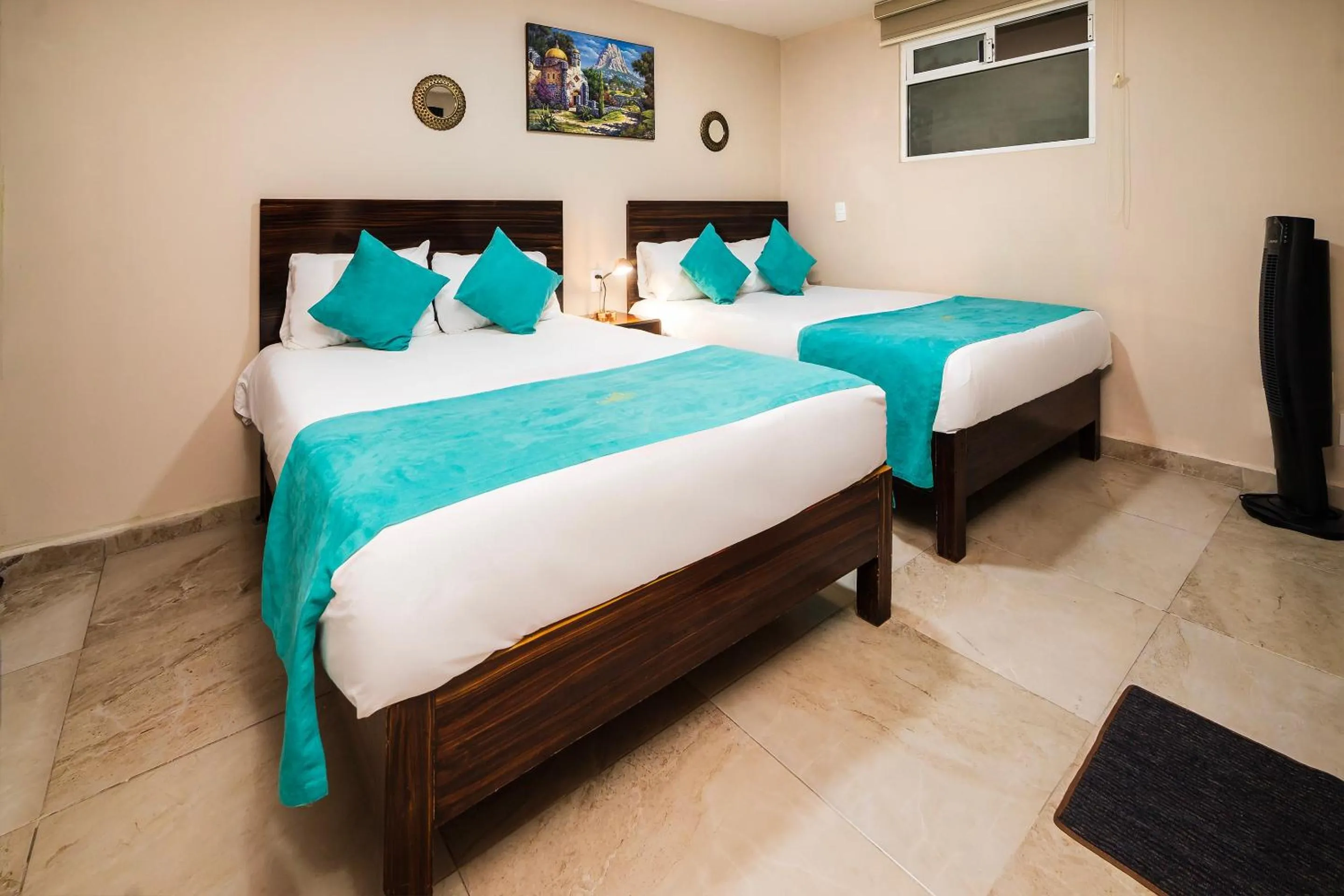 Standard Two Beds in OYO Hotel Boutique Las Campanas