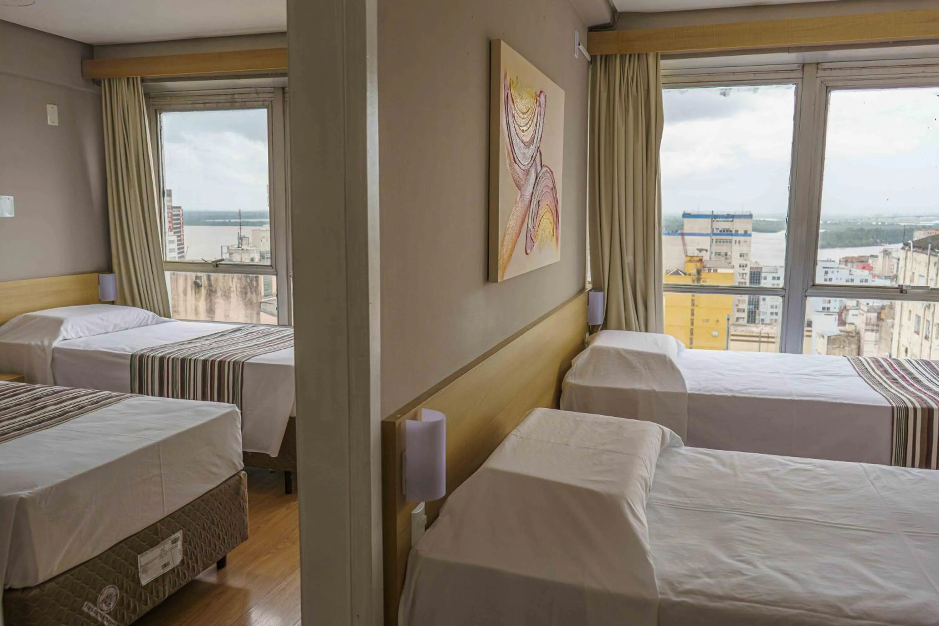 Standard Quadruple Room in Hotel Dan Inn Express Porto Alegre by Nacional Inn - Próximo ao Complexo Hospitalar Santa Casa e UFRGS