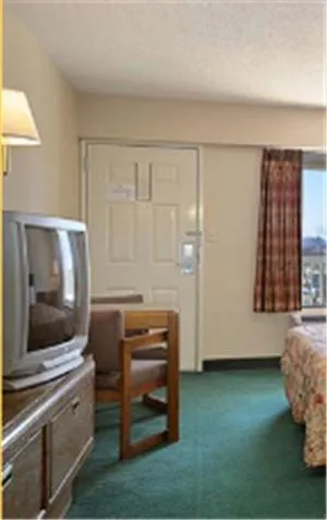 Two-Bedroom Queen Suite with Four Queen Beds - Non-Smoking in Days Inn by Wyndham Apple Valley Pigeon Forge/Sevierville