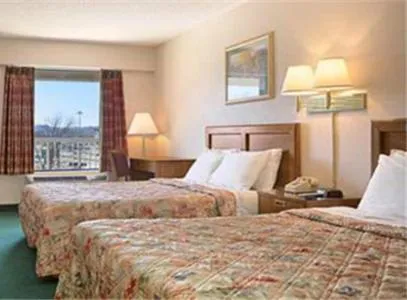 Deluxe Queen Room with Two Queen Beds - Disability Access/Non-Smoking in Days Inn by Wyndham Apple Valley Pigeon Forge/Sevierville
