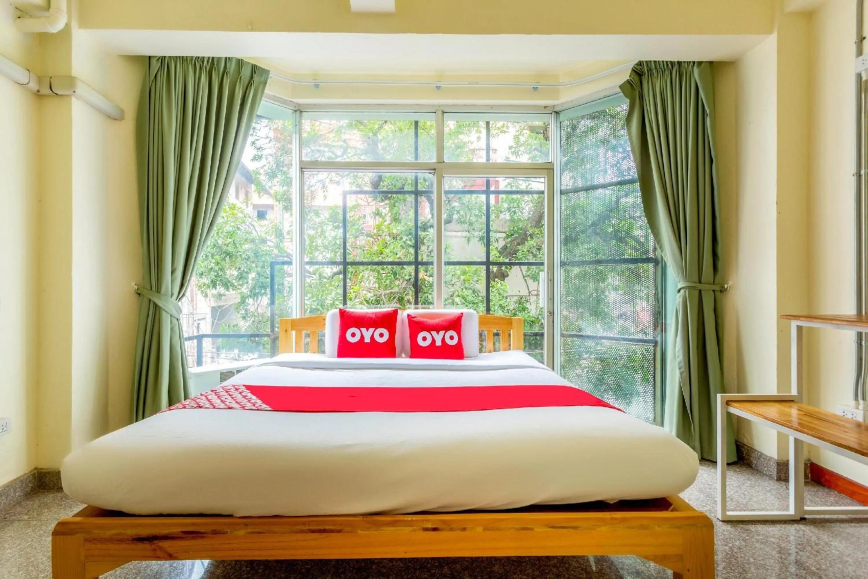 Double Room with Shared Bathroom in OYO 928 Leaf Hostel