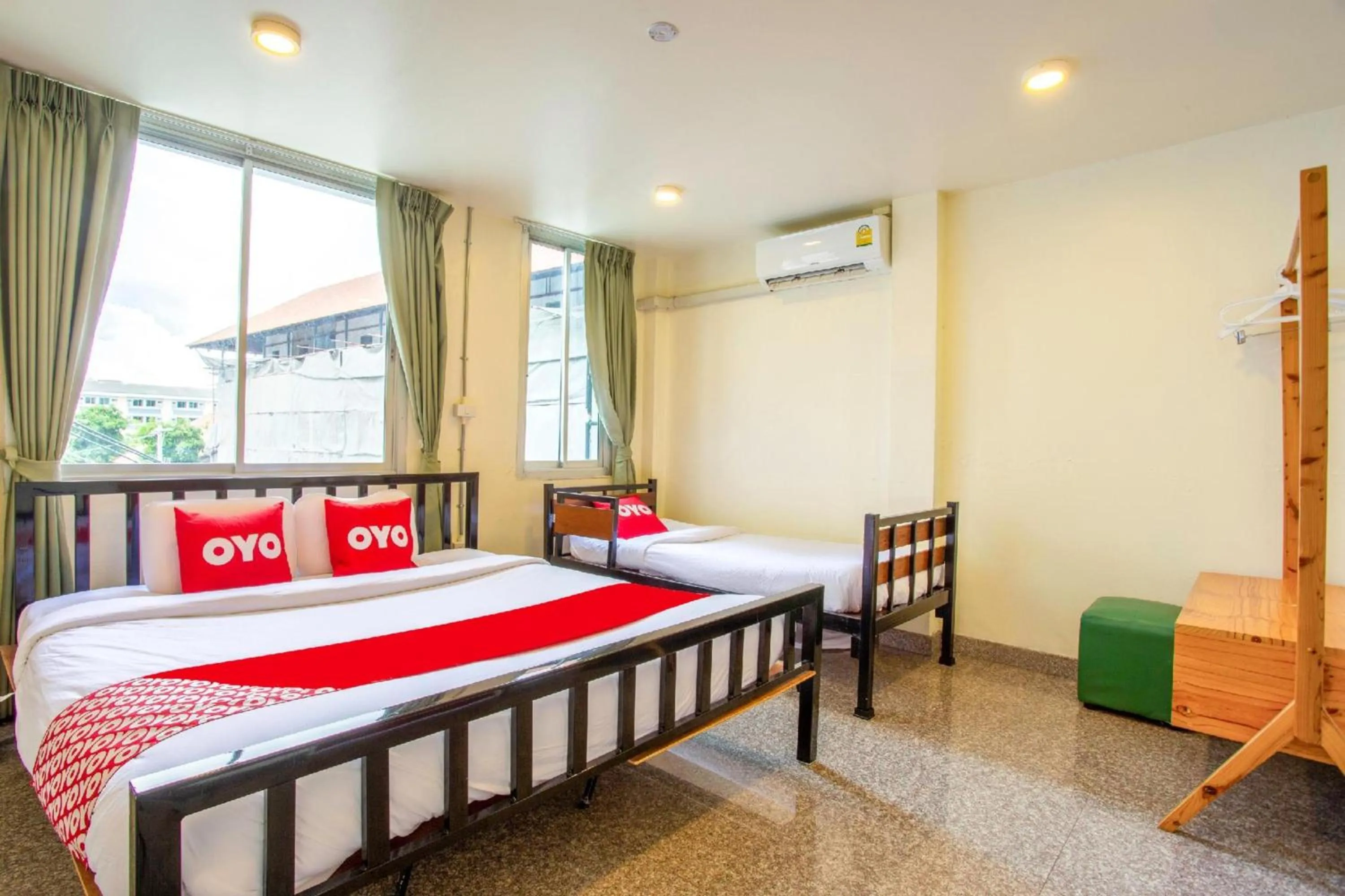Triple Room in OYO 928 Leaf Hostel