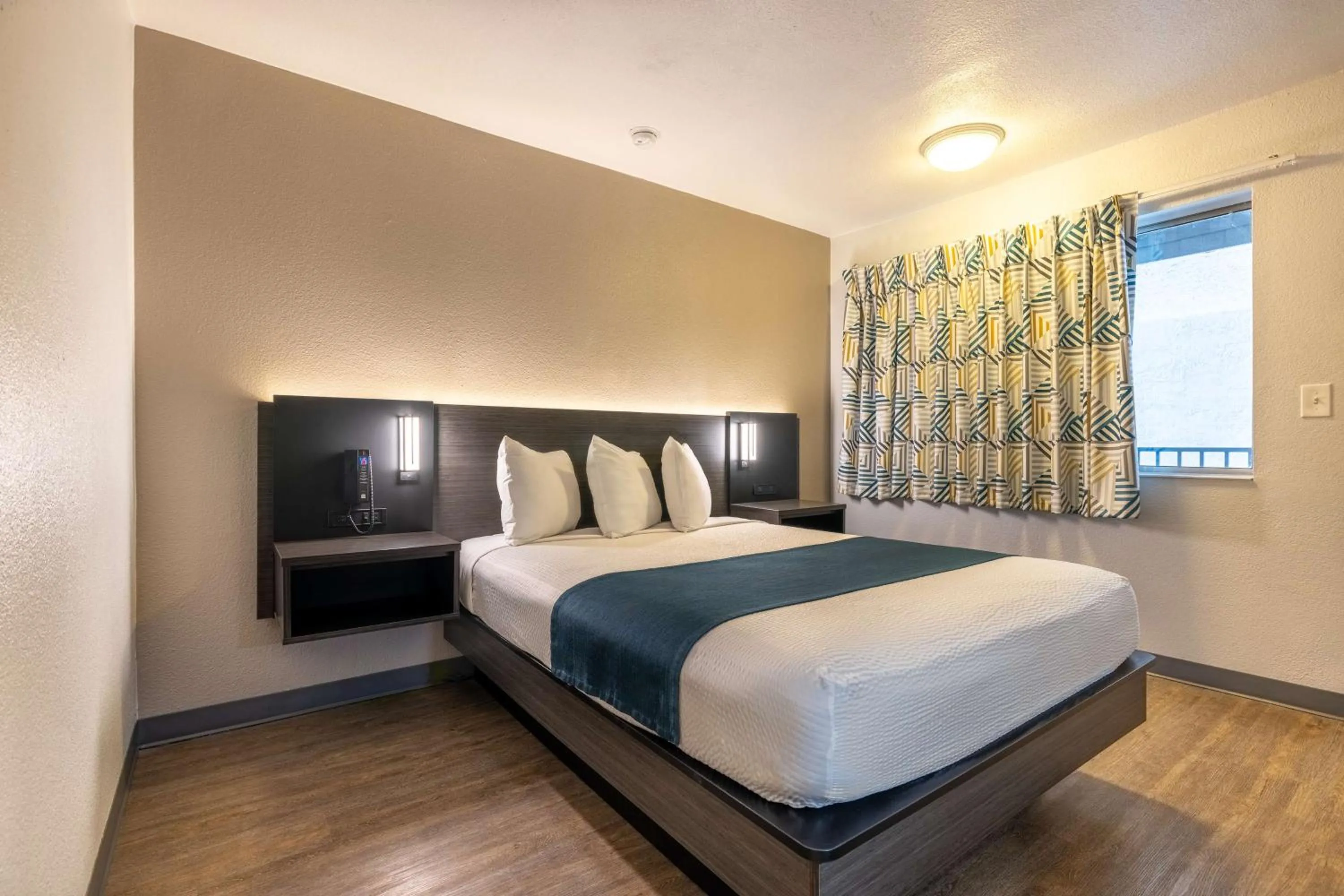 Deluxe Queen Room - single occupancy in Motel 6-Twin Falls, ID