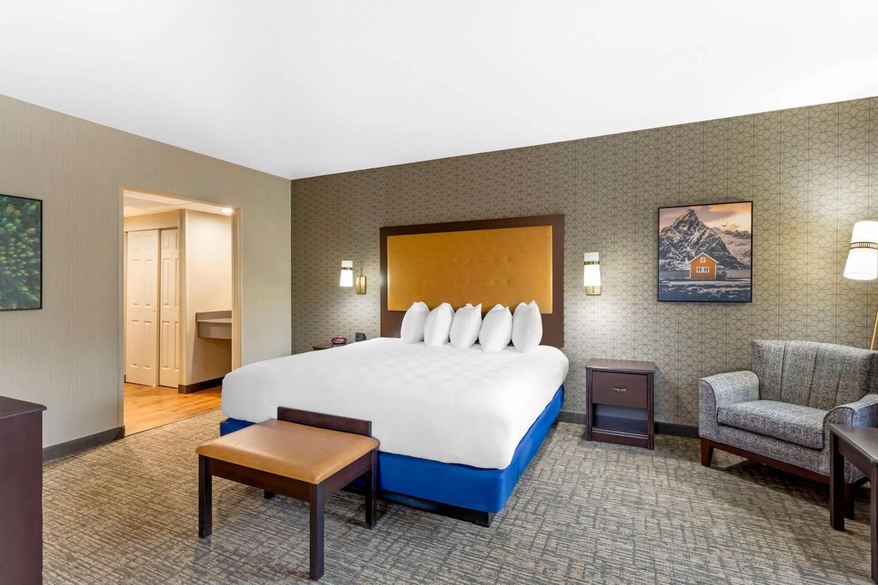 Executive King Room with Sofa Bed in Best Western Plus Grant Creek Inn