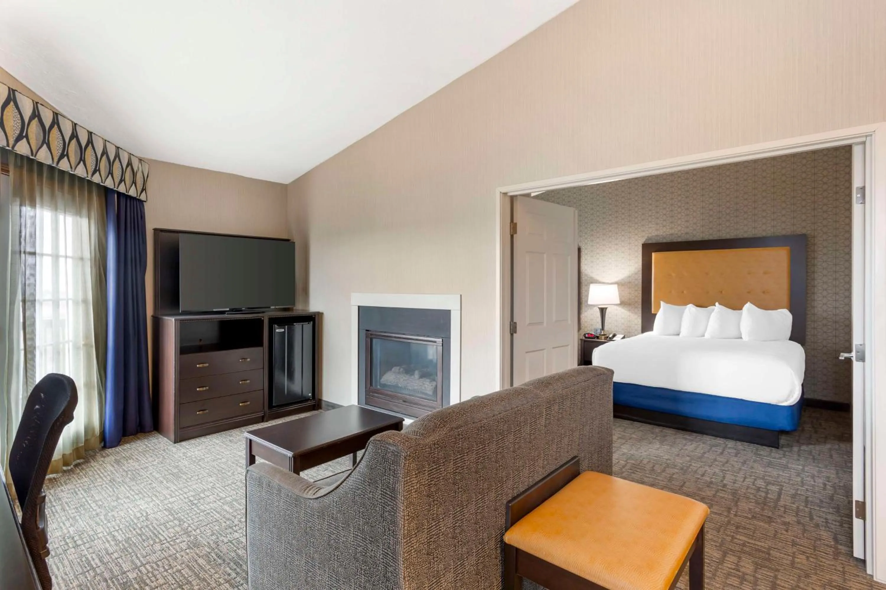 Queen Suite with Two Queen Beds and Sofa Bed in Best Western Plus Grant Creek Inn