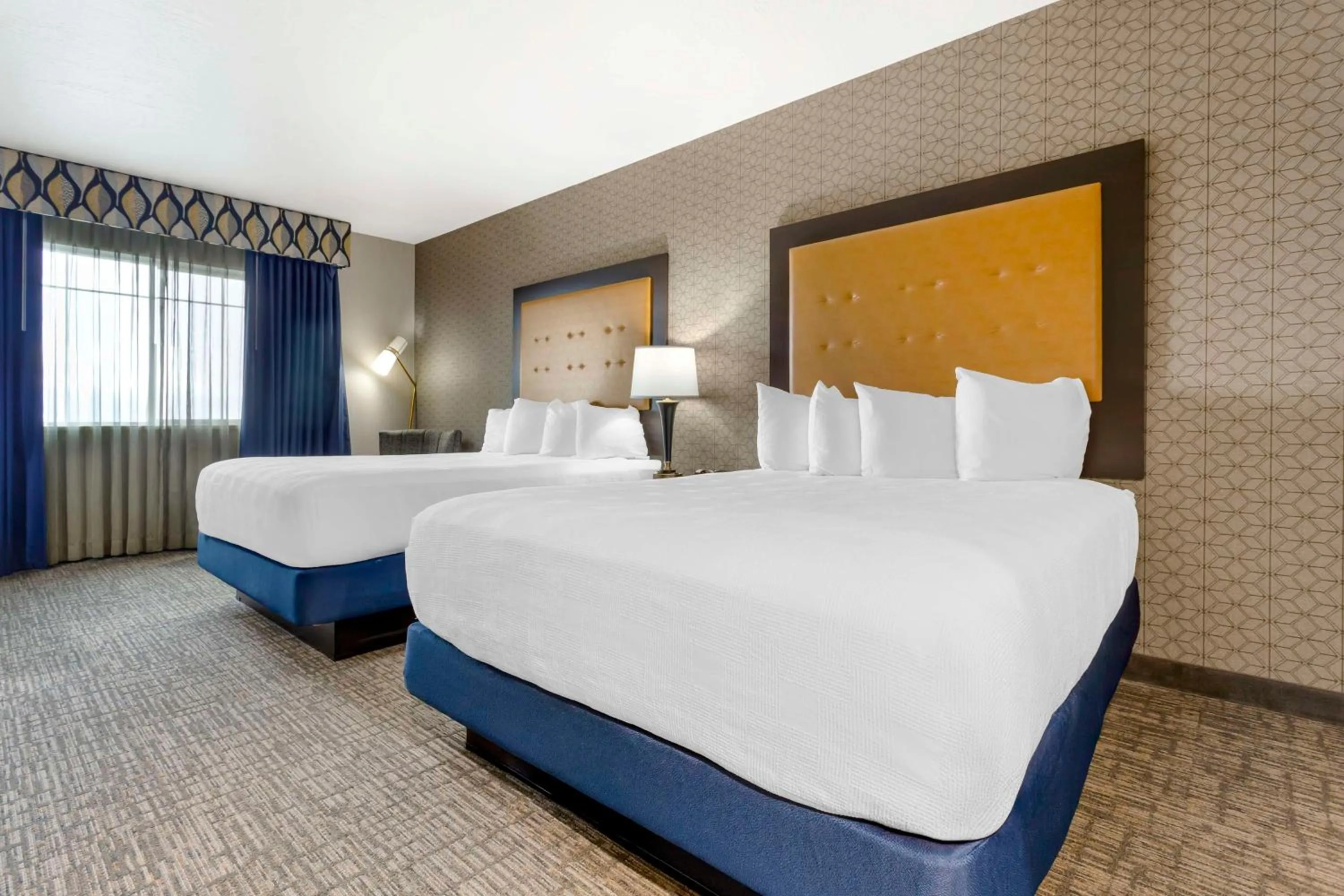 Queen Room with Two Queen Beds and Bath Tub - Disability Access in Best Western Plus Grant Creek Inn