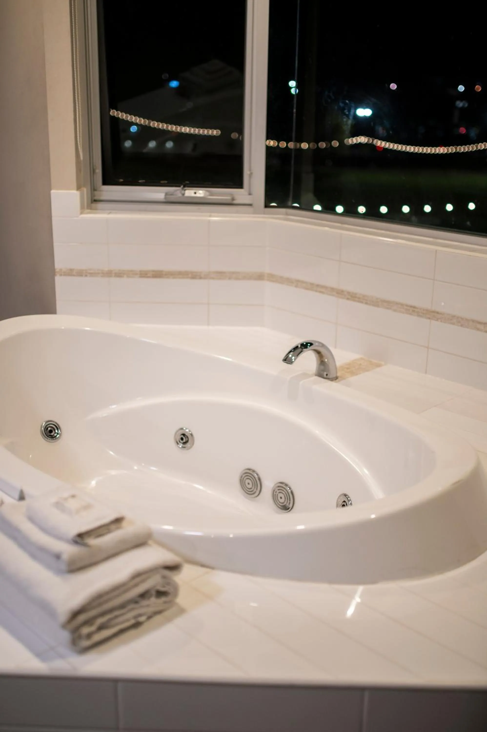 Deluxe Suite with Spa Bath in Sfera's Park Suites & Convention Centre