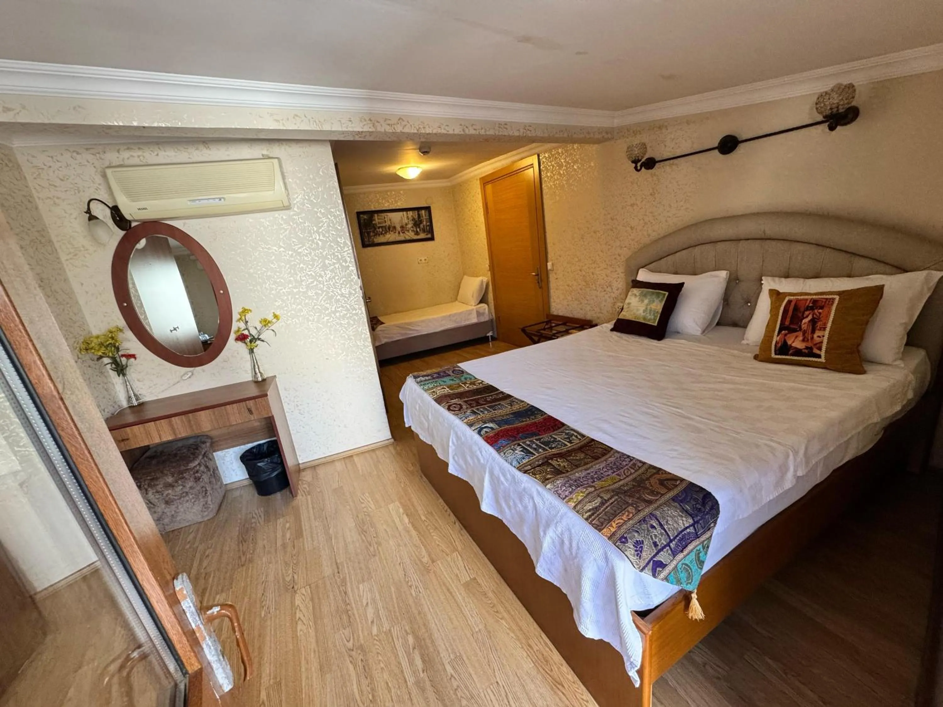 Budget Triple Room in Hotel Ipekyolu