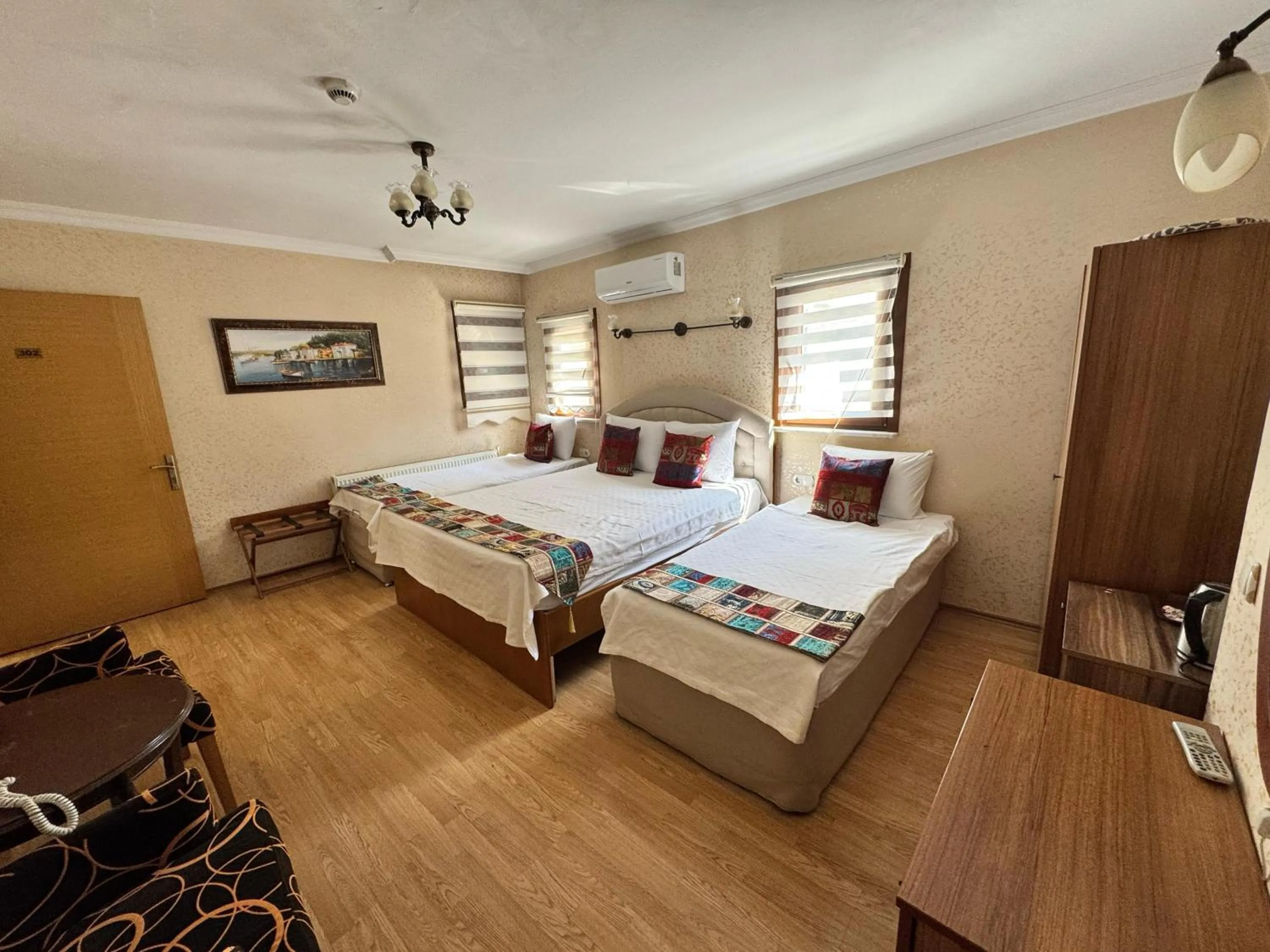 Standard Triple Room in Hotel Ipekyolu