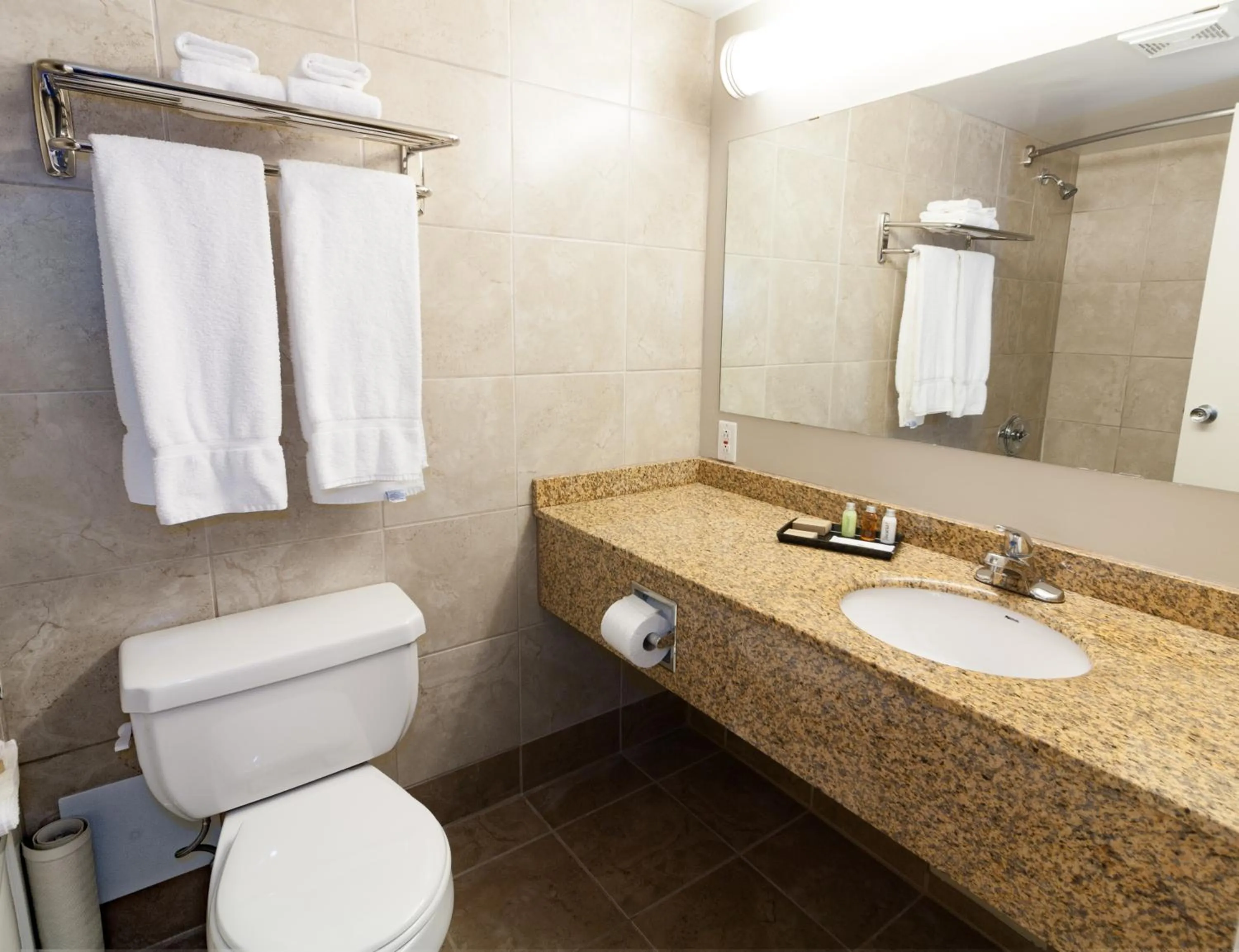 Queen Room with Two Queen Beds - Non-Smoking in BCMInns - Lloydminster