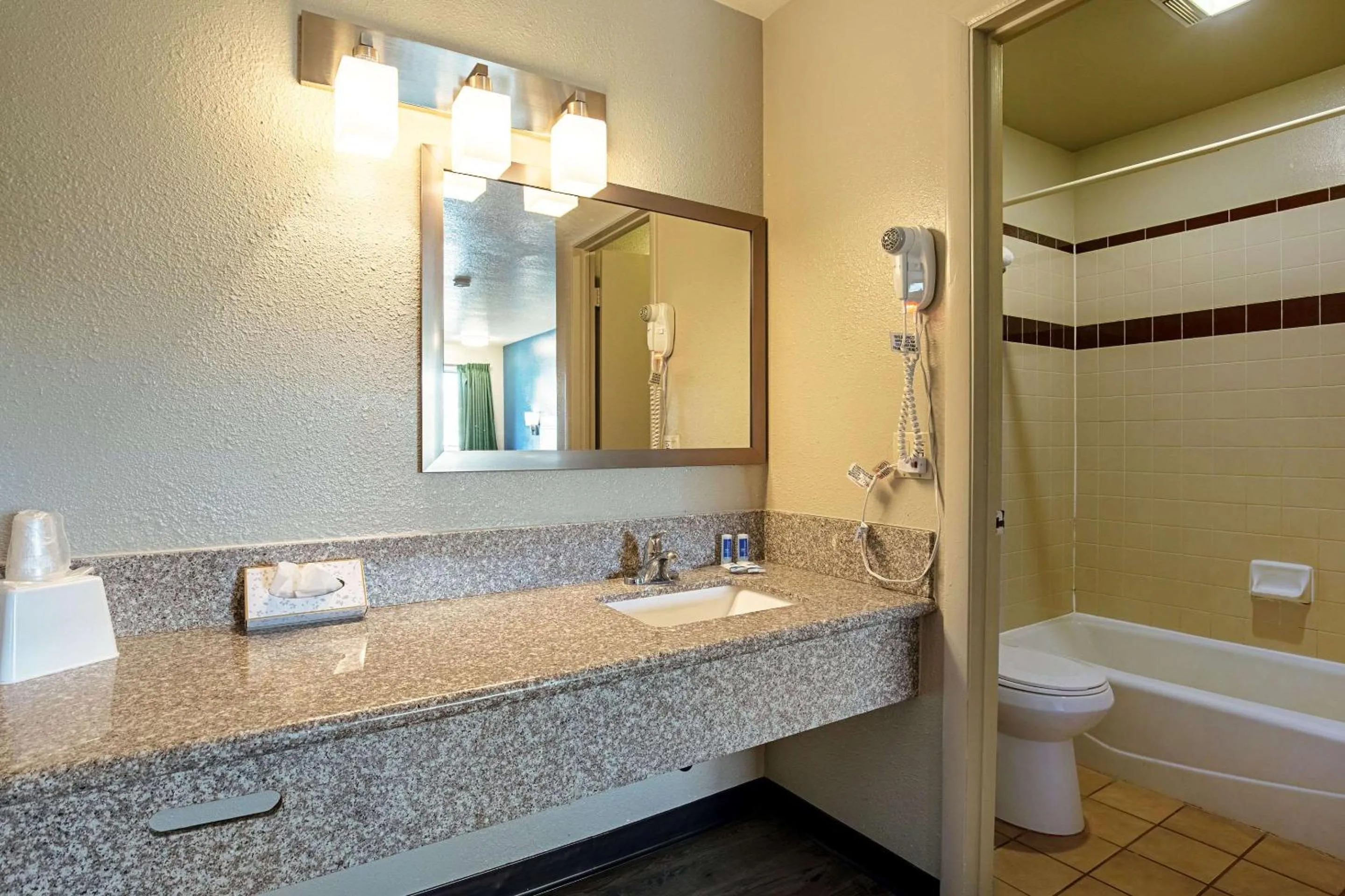 King Room - Non-Smoking in Rodeway Inn St George North - Near Pioneer Park