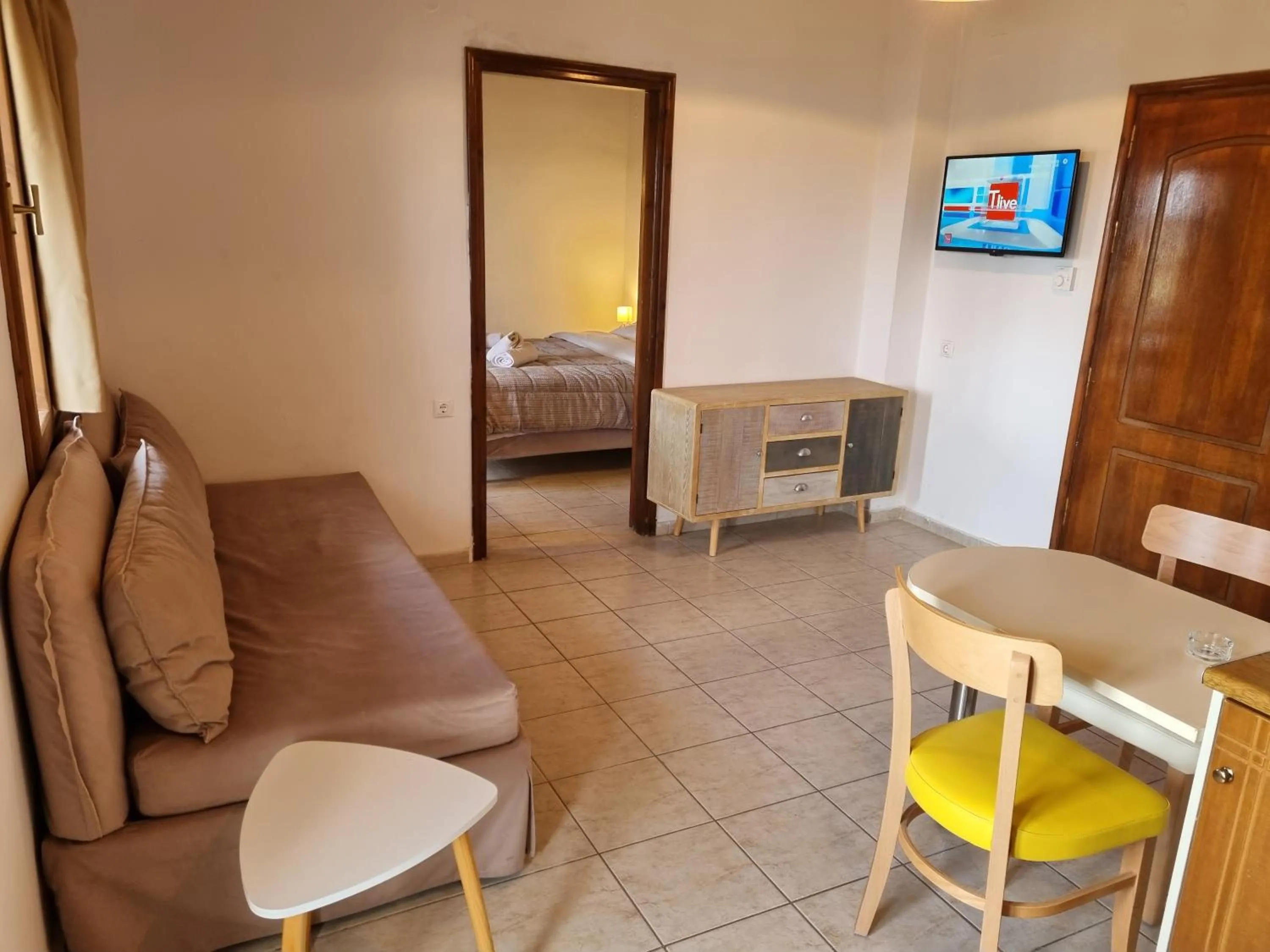 Suite with Pool View in Arhodiko Hotel